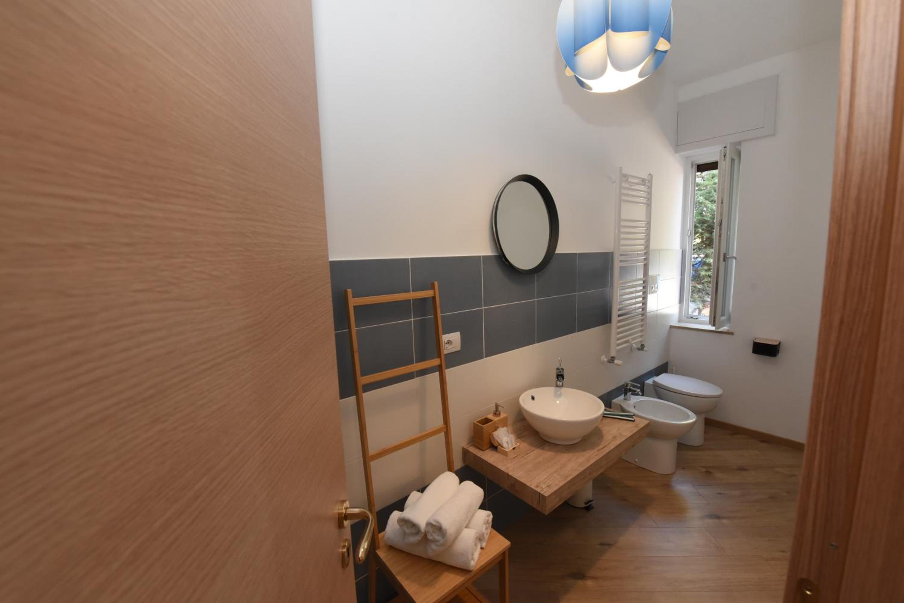 Double Room with Spa Bath - Photo 3