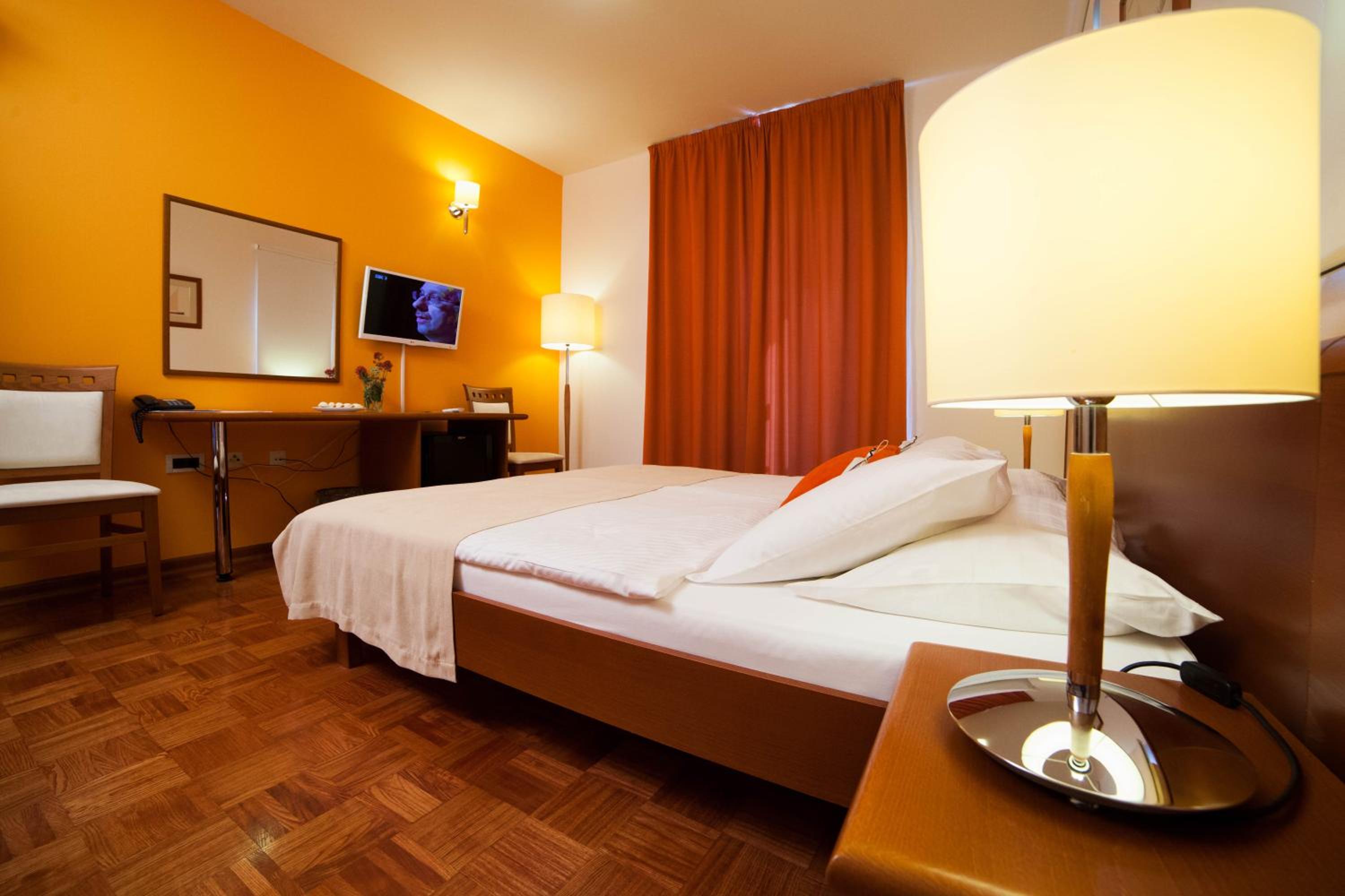 Double Room - Photo 3