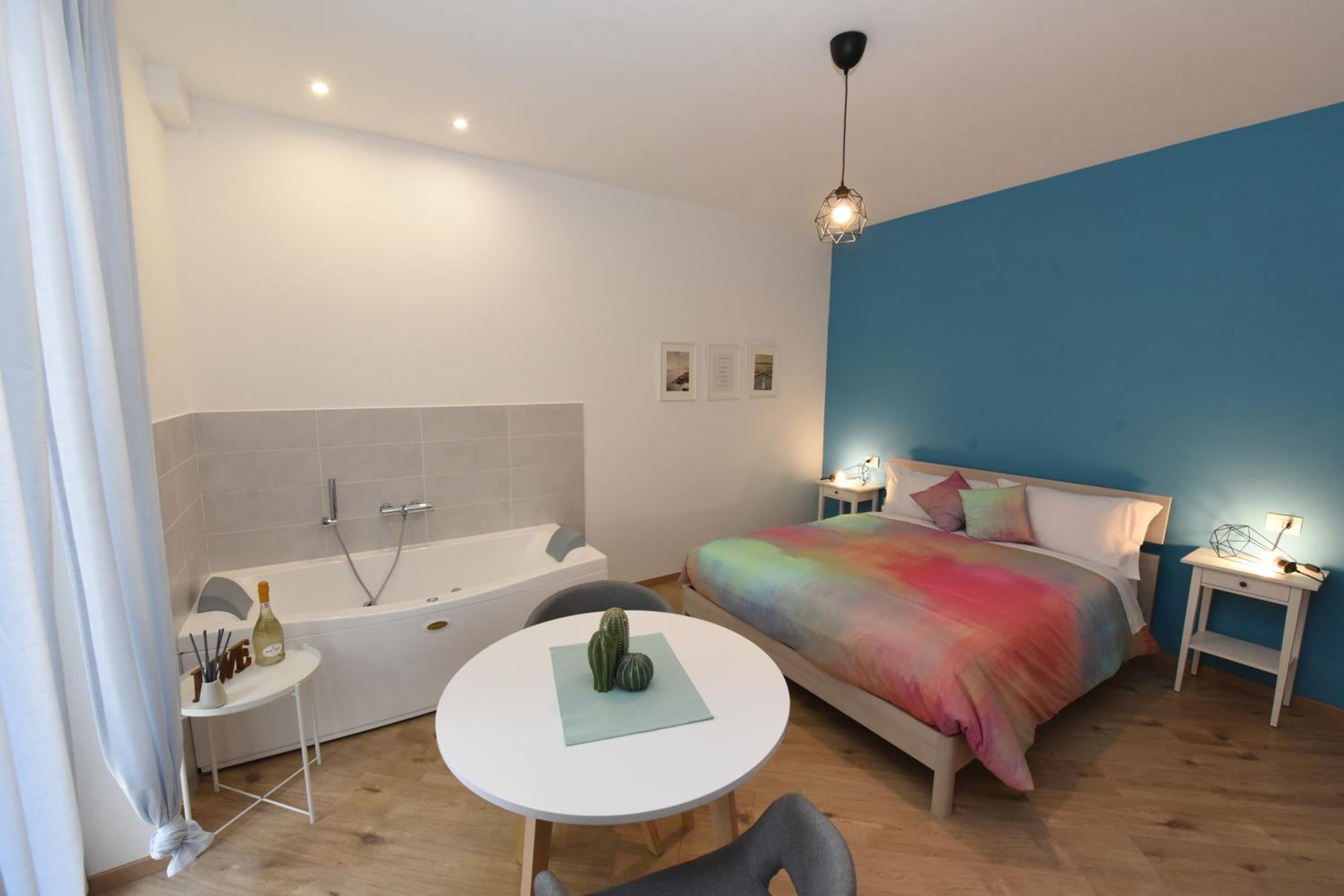 Double Room with Spa Bath - Photo 1