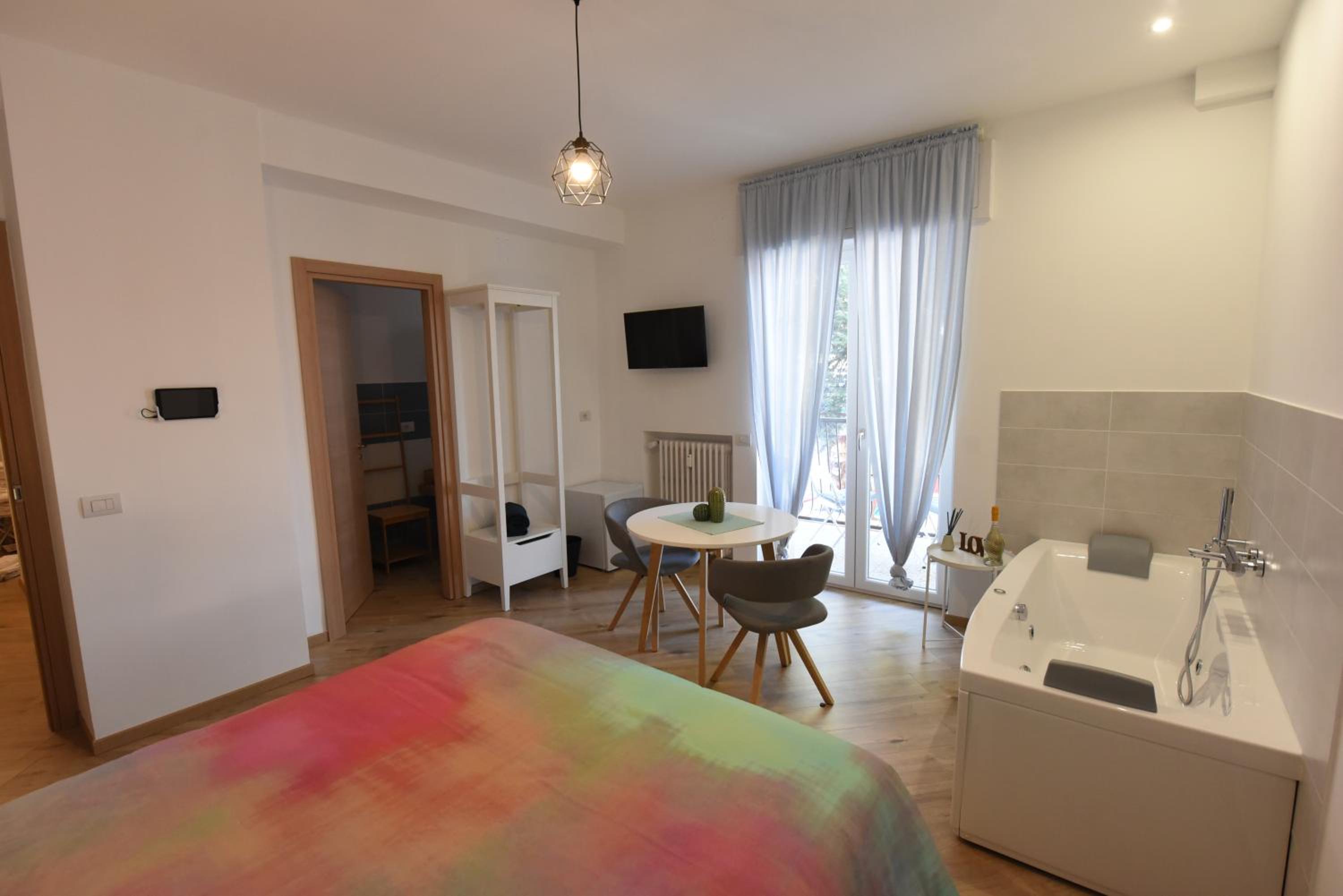 Double Room with Spa Bath - Photo 7