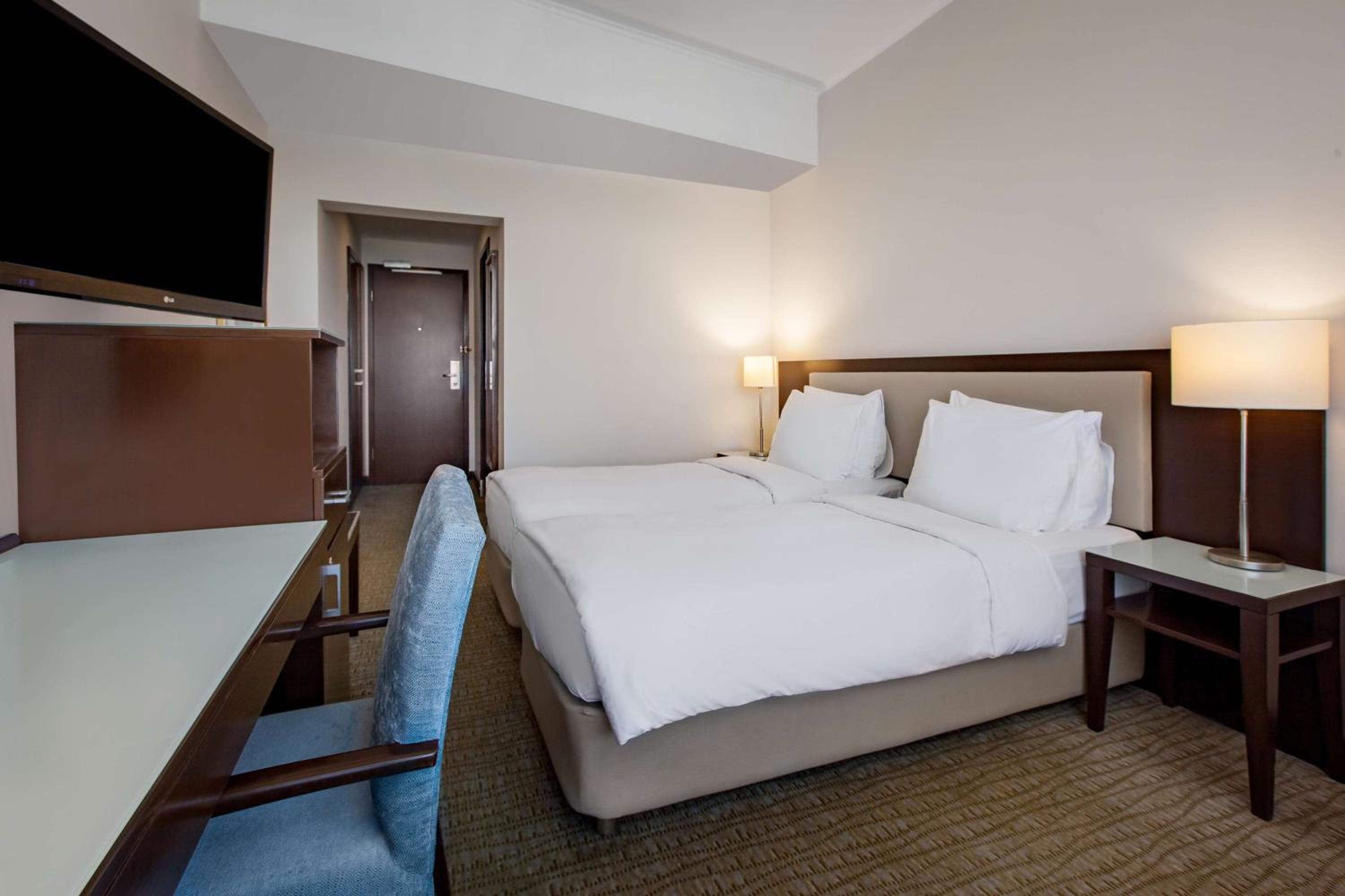 Superior Room with Balcony and City View - Photo 2