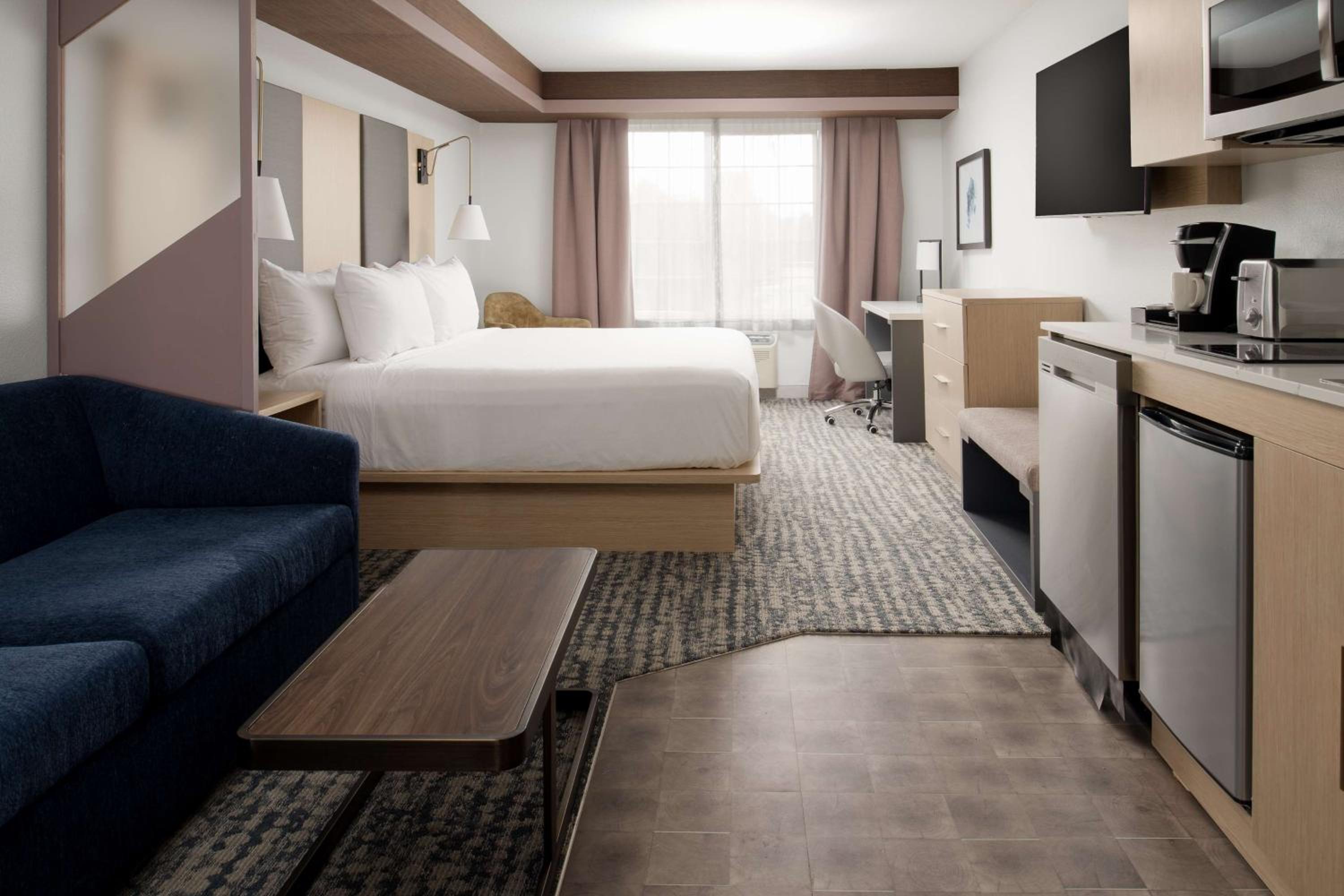 King Room With Sofa Bed And Kitchenette - Photo 1