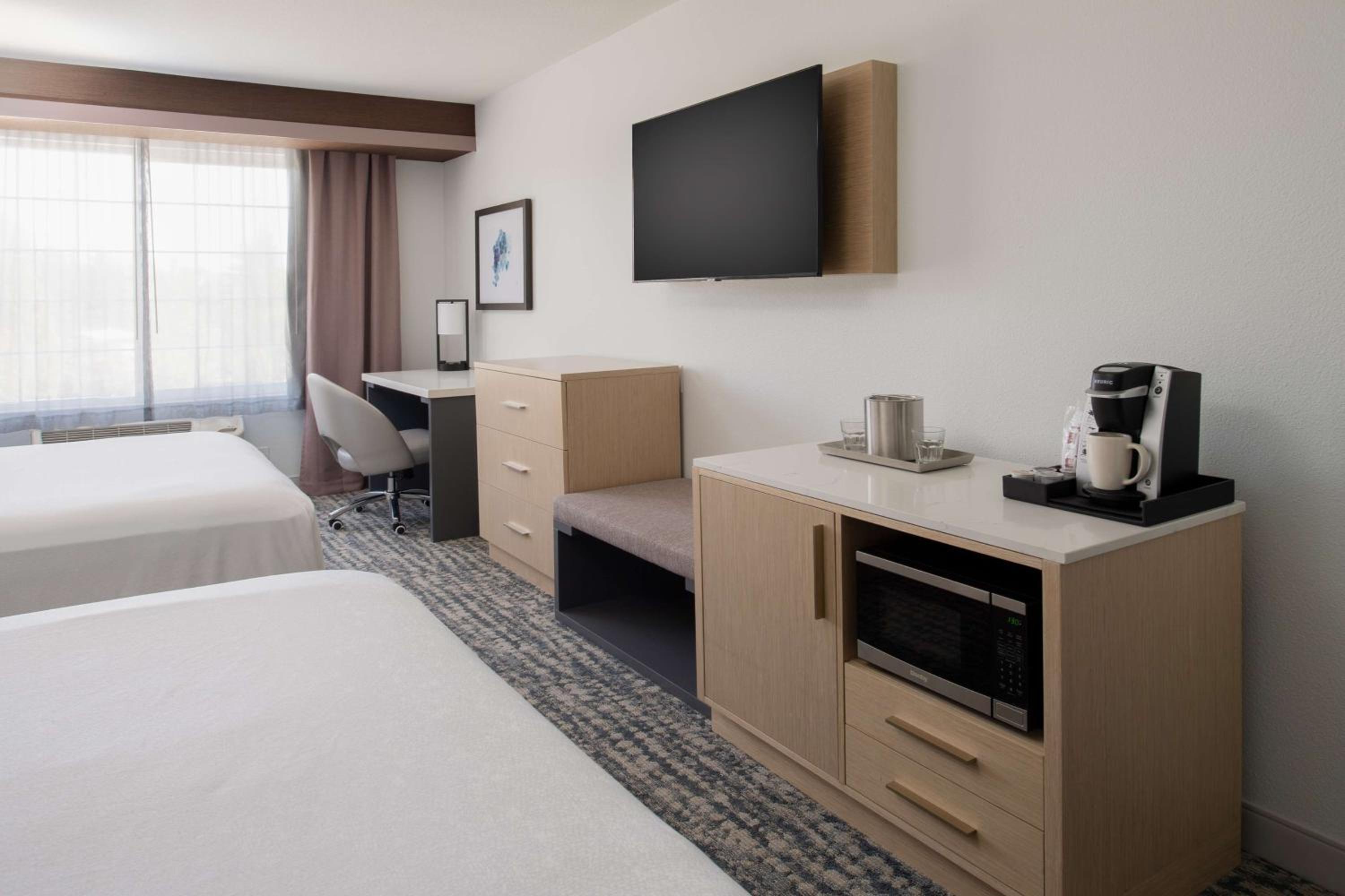 Queen Room with Two Queen Beds and Kitchenette - Photo 2