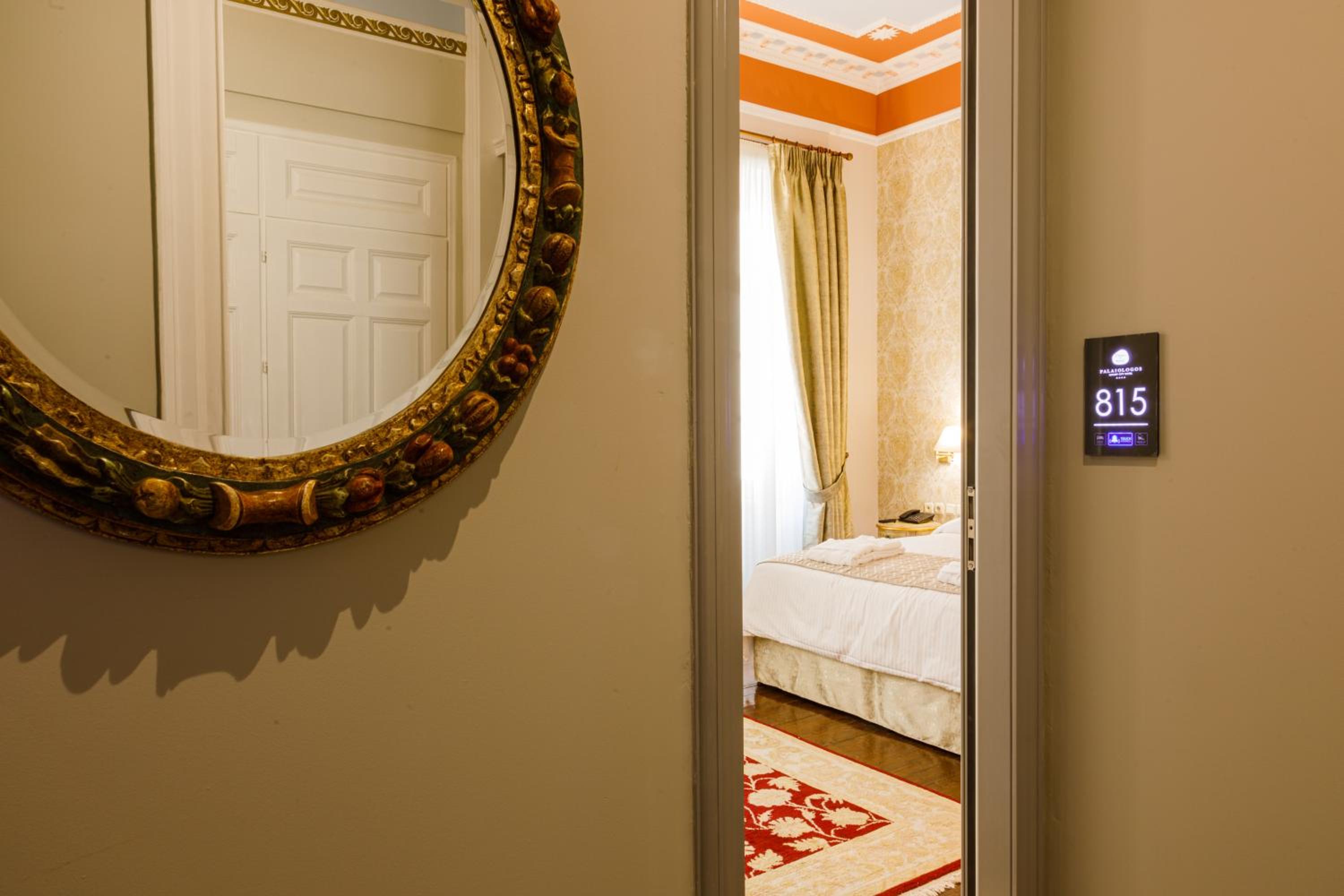 Executive Double Room - Photo 12