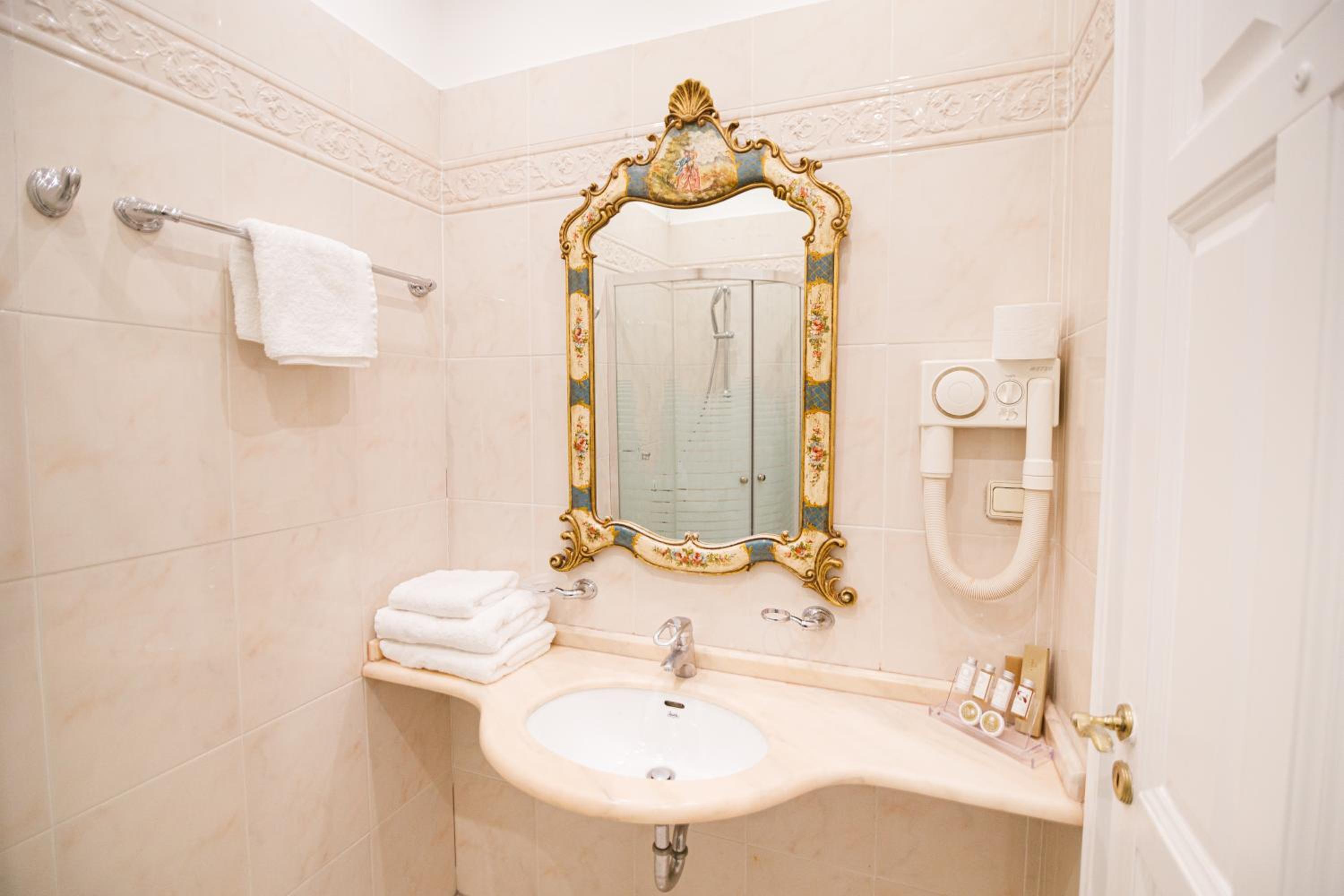 Executive Double Room - Photo 2