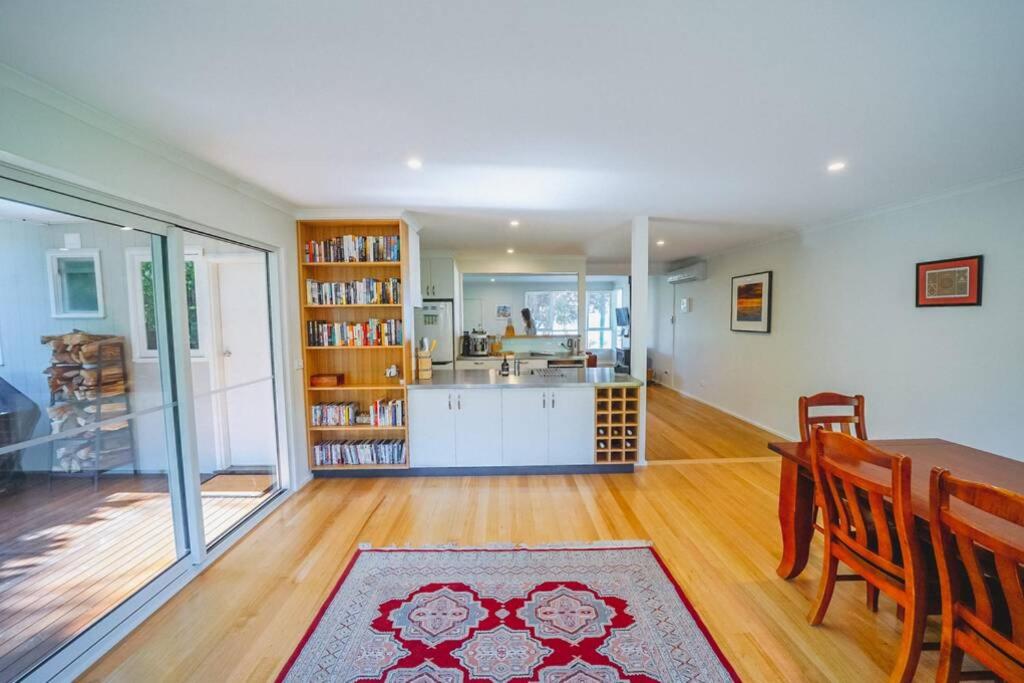 Three-Bedroom House photo 3