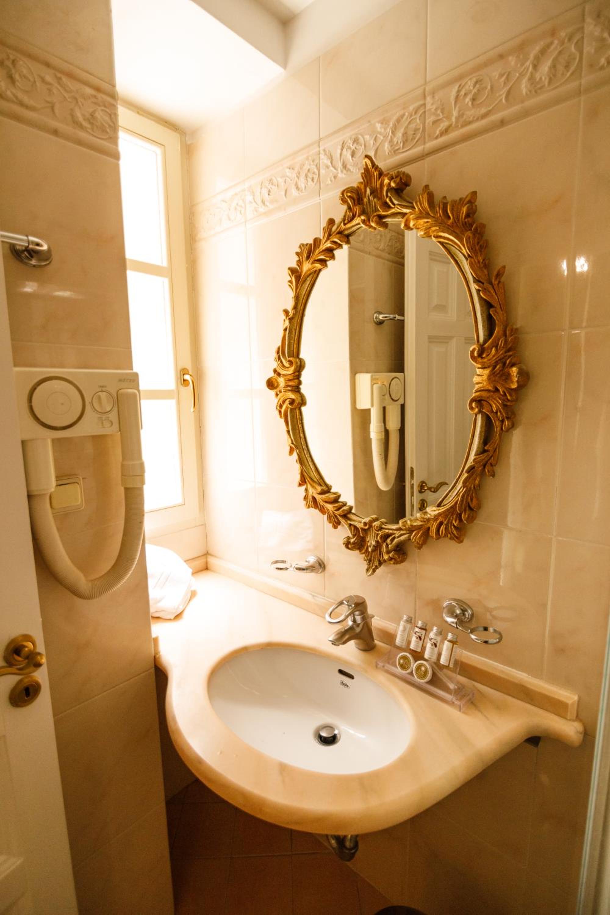 Executive Double Room - Photo 5