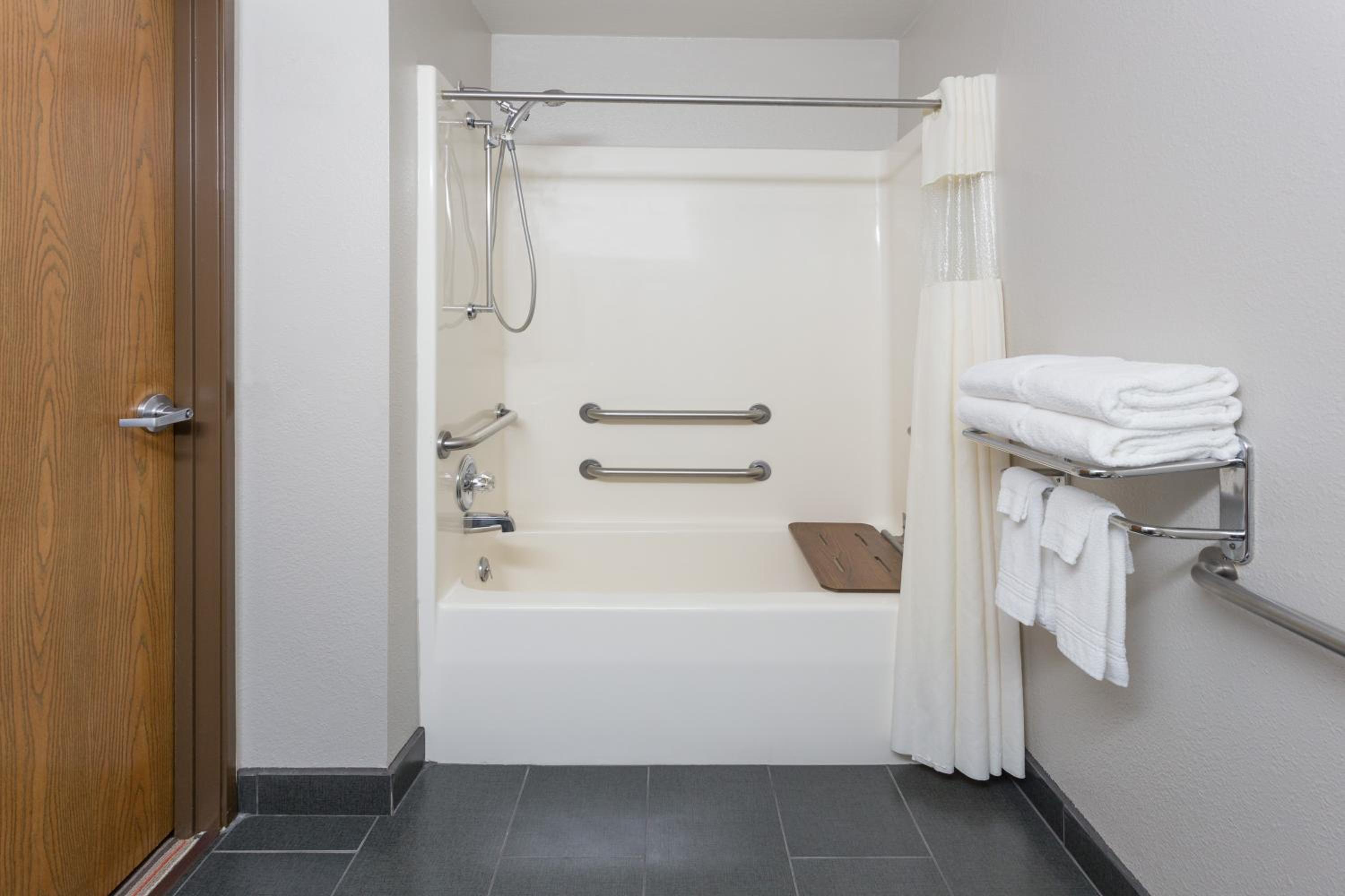 1 Queen Bed, Accessible Studio Suite room with Sofa Bed, Non Smoking - Non Pet Friendly Room photo 3