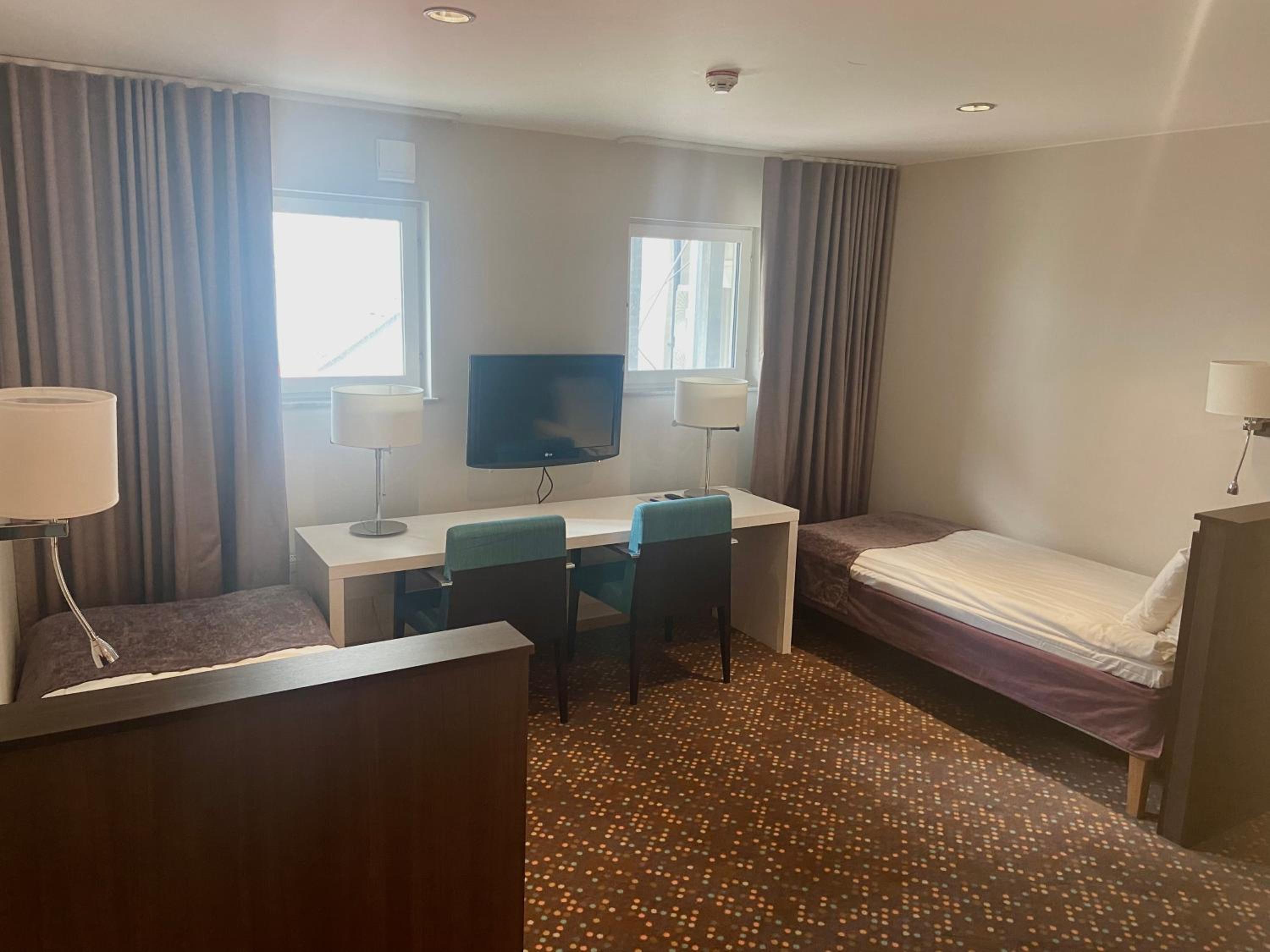 Small Twin Room - Photo 1
