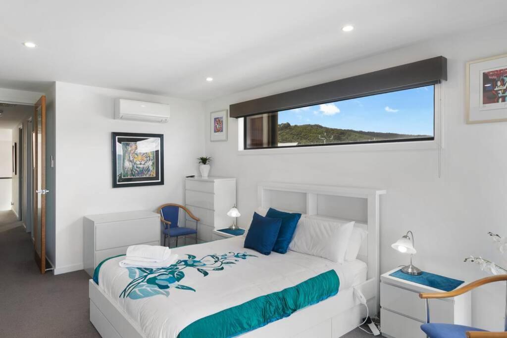 Four-Bedroom House photo 1