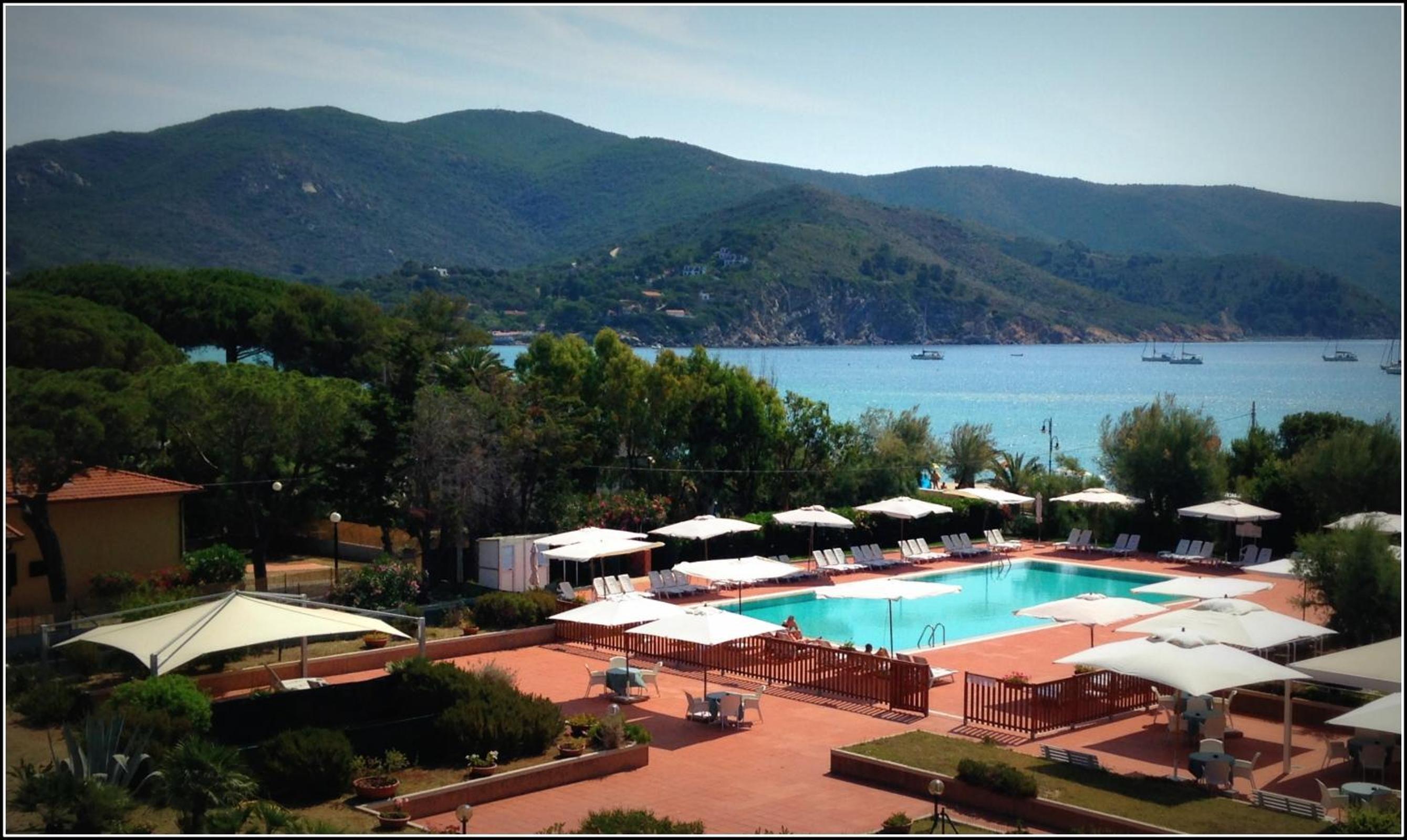 Double or Twin Room with Balcony and Partial Sea View - Photo 2