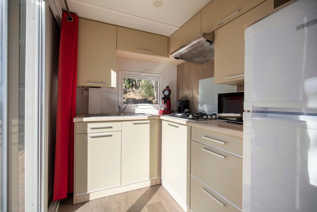 Mobile Home photo 3