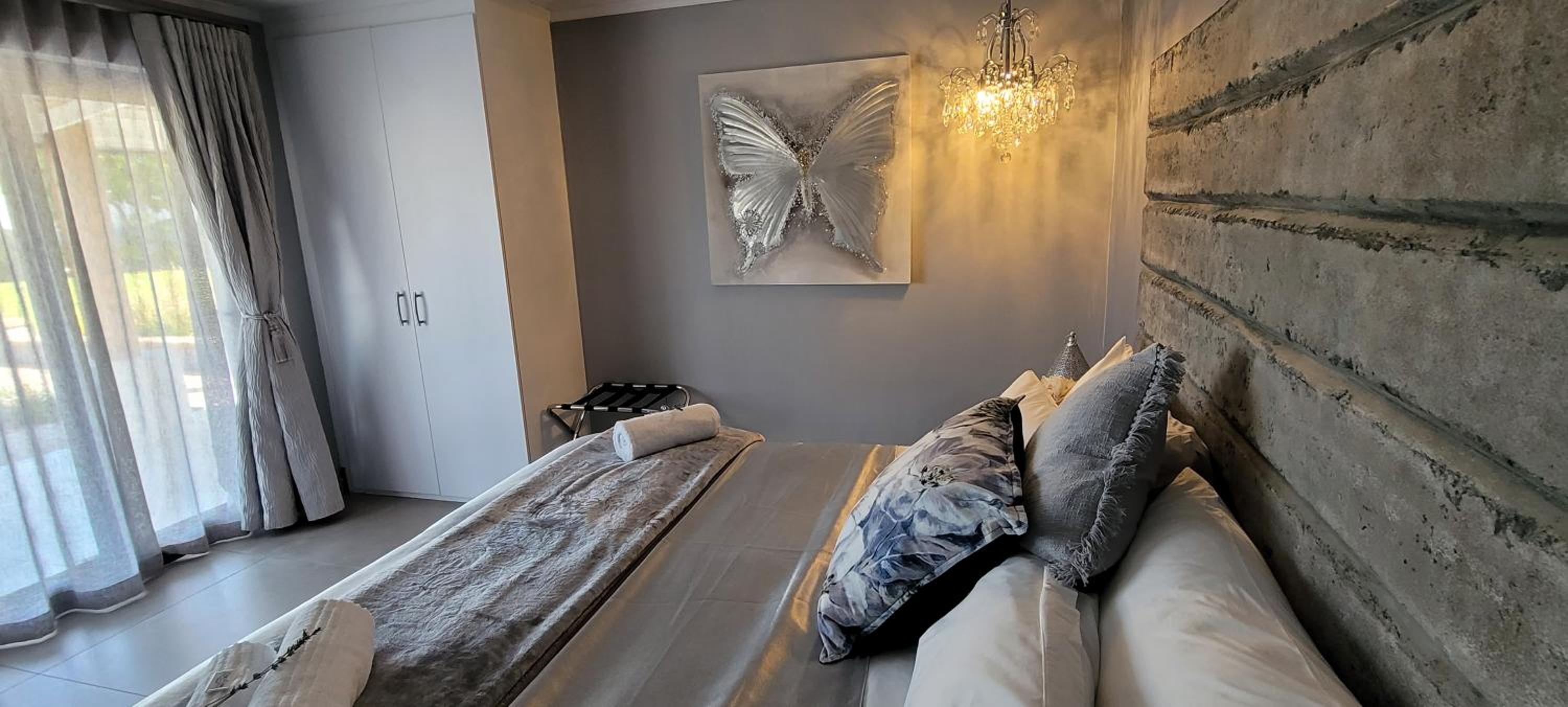 Deluxe Double Room - Photo 8
