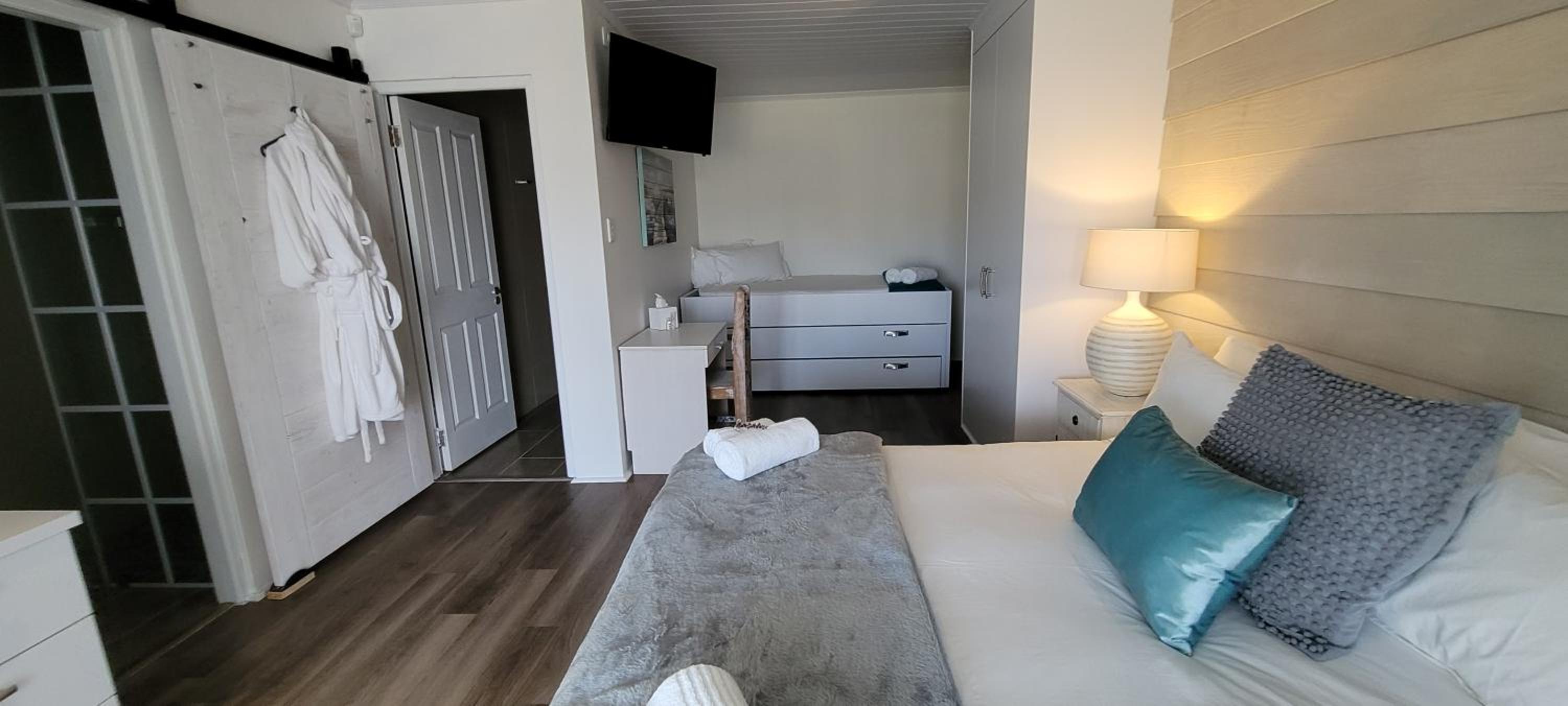 Family Room - Photo 6