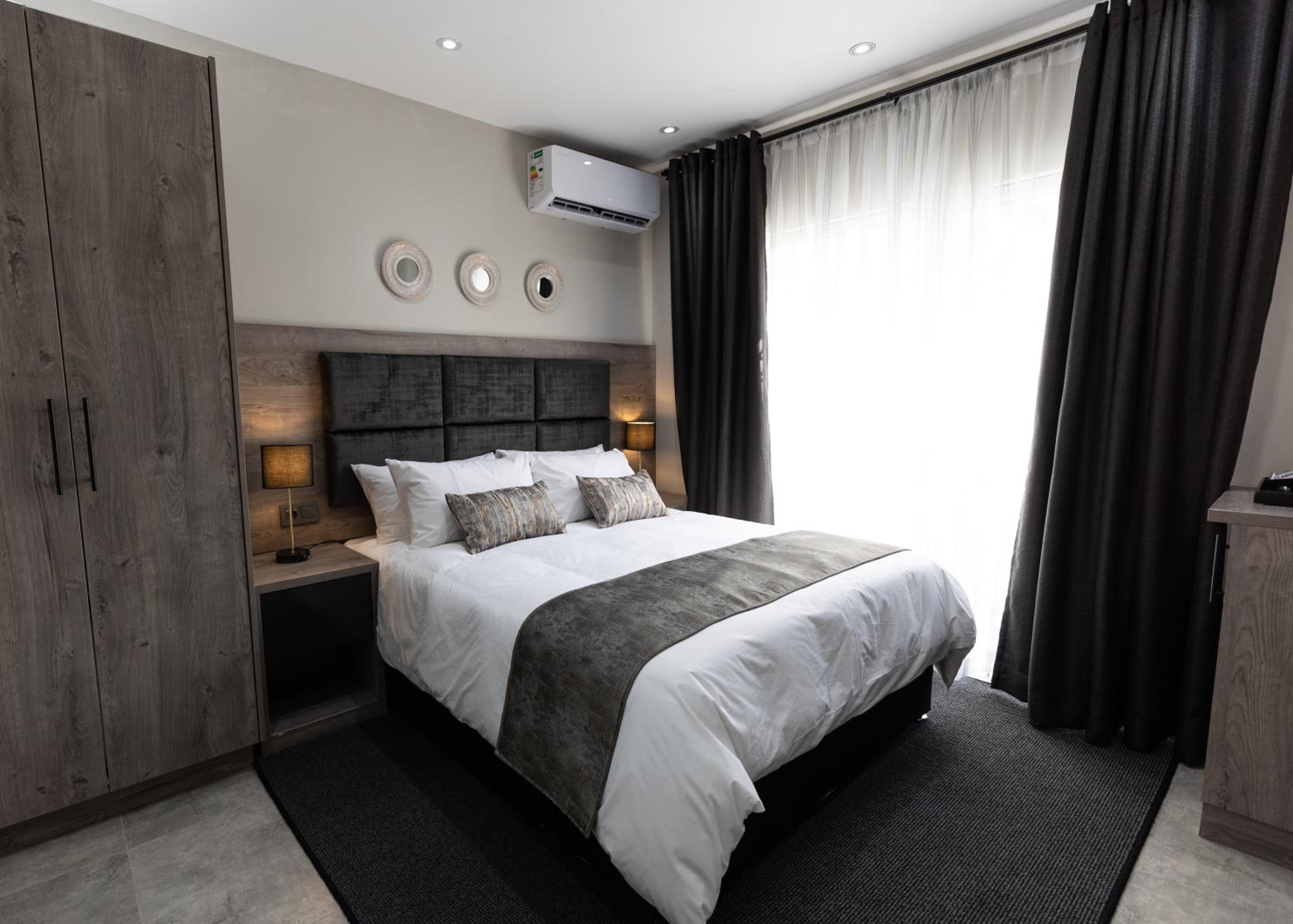 Standard Double Room - Photo 2