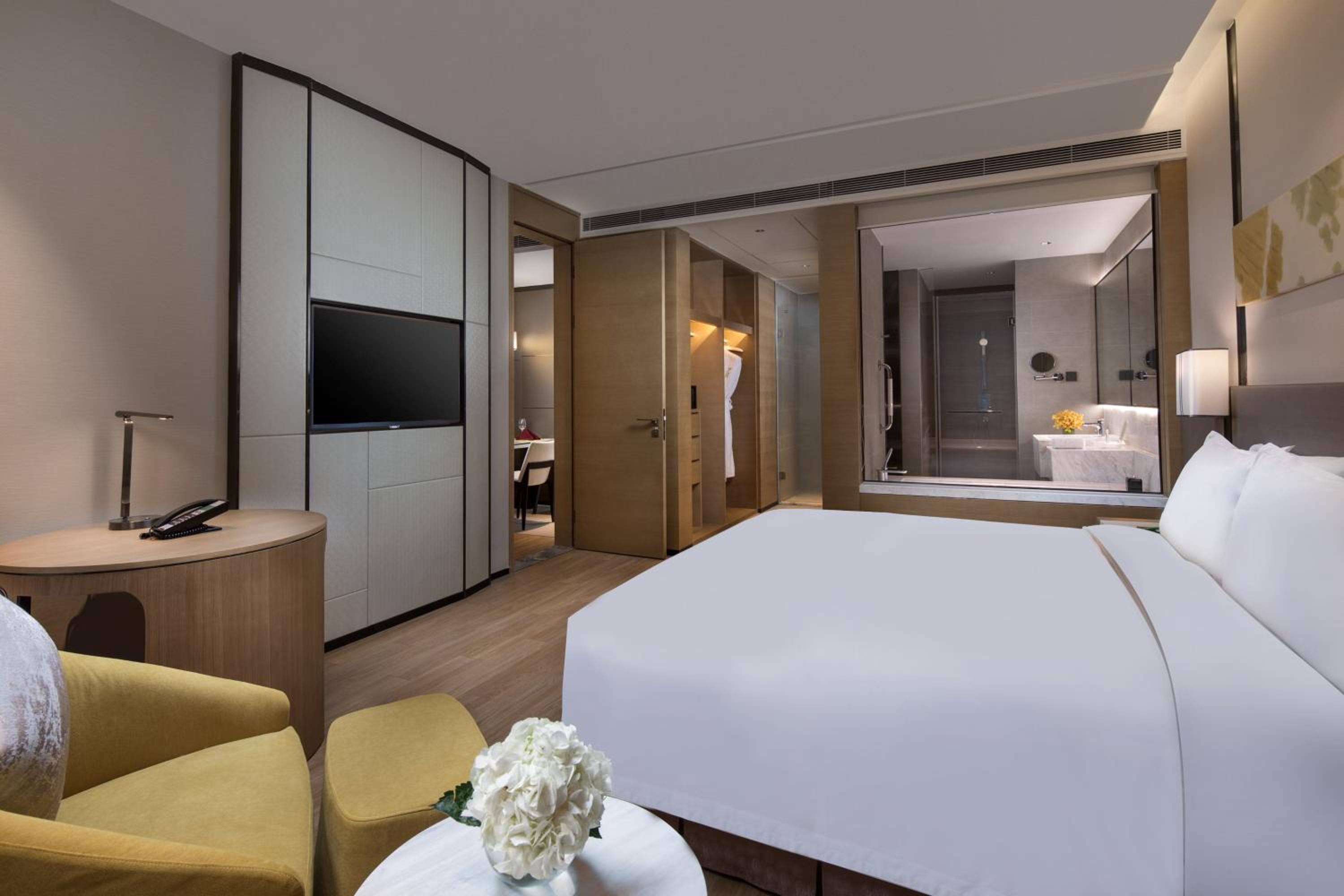 One-Bedroom King Suite photo 3