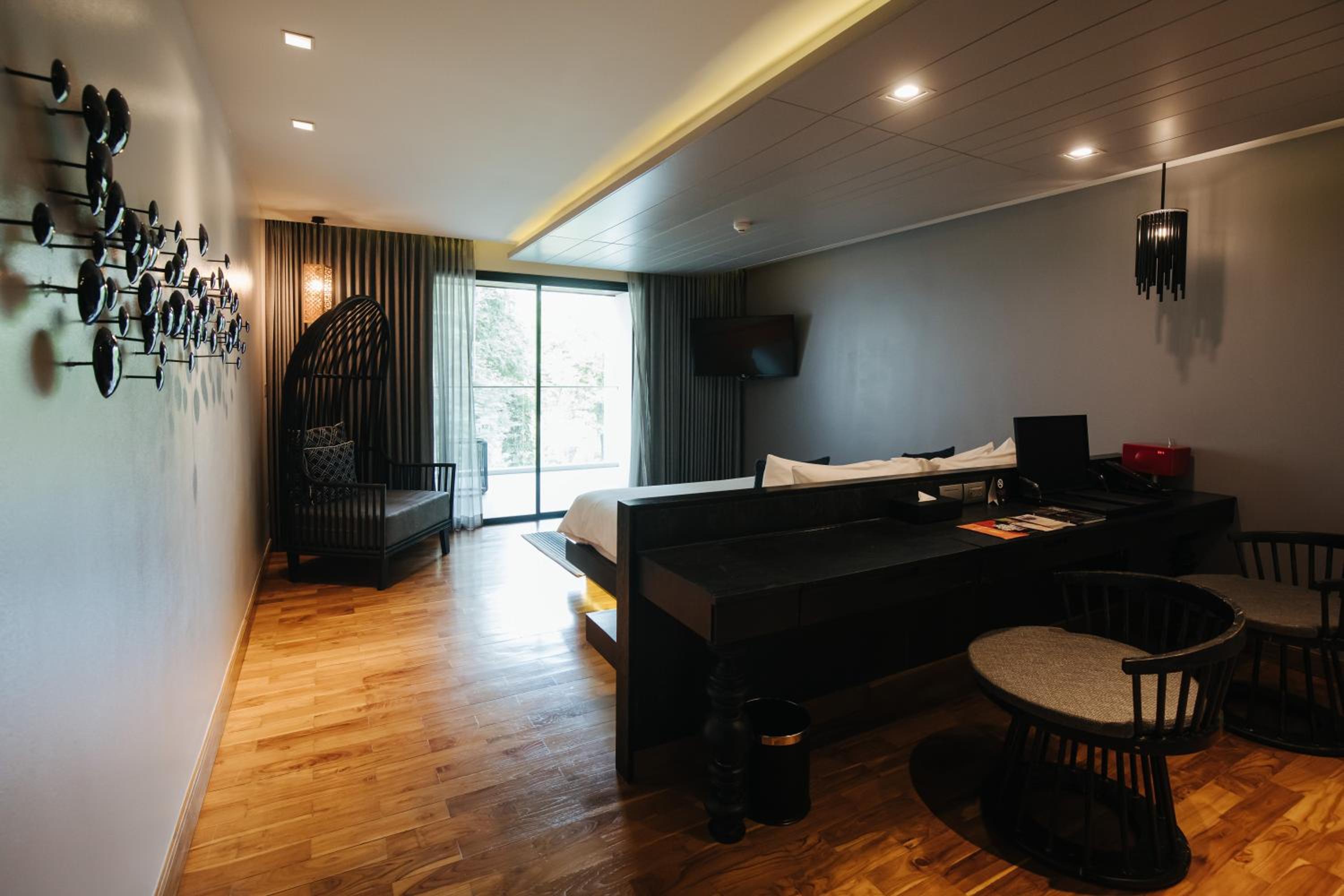 Grand Suite with River View - Photo 6