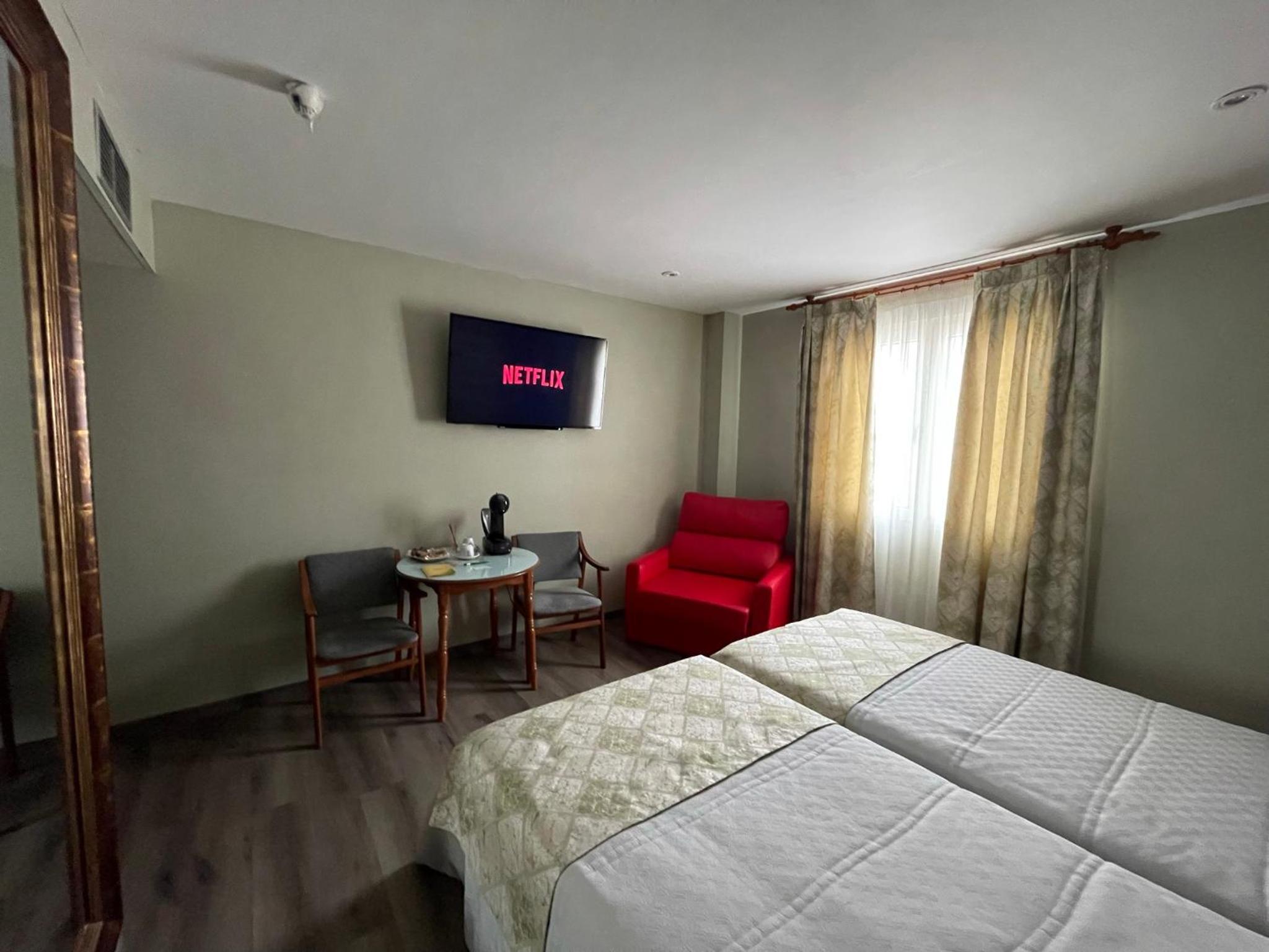 Twin Room - Photo 5