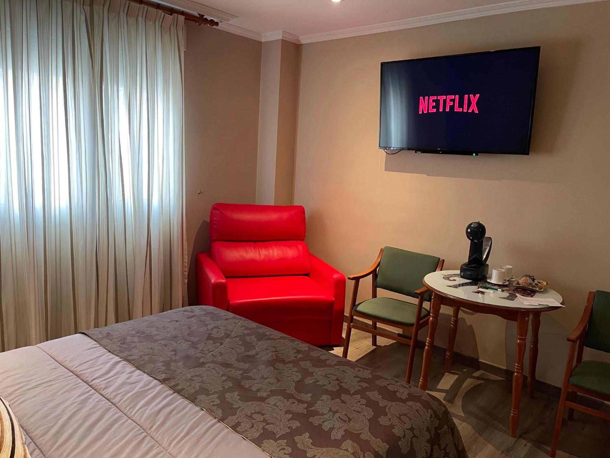 Standard Double Room - Photo 13