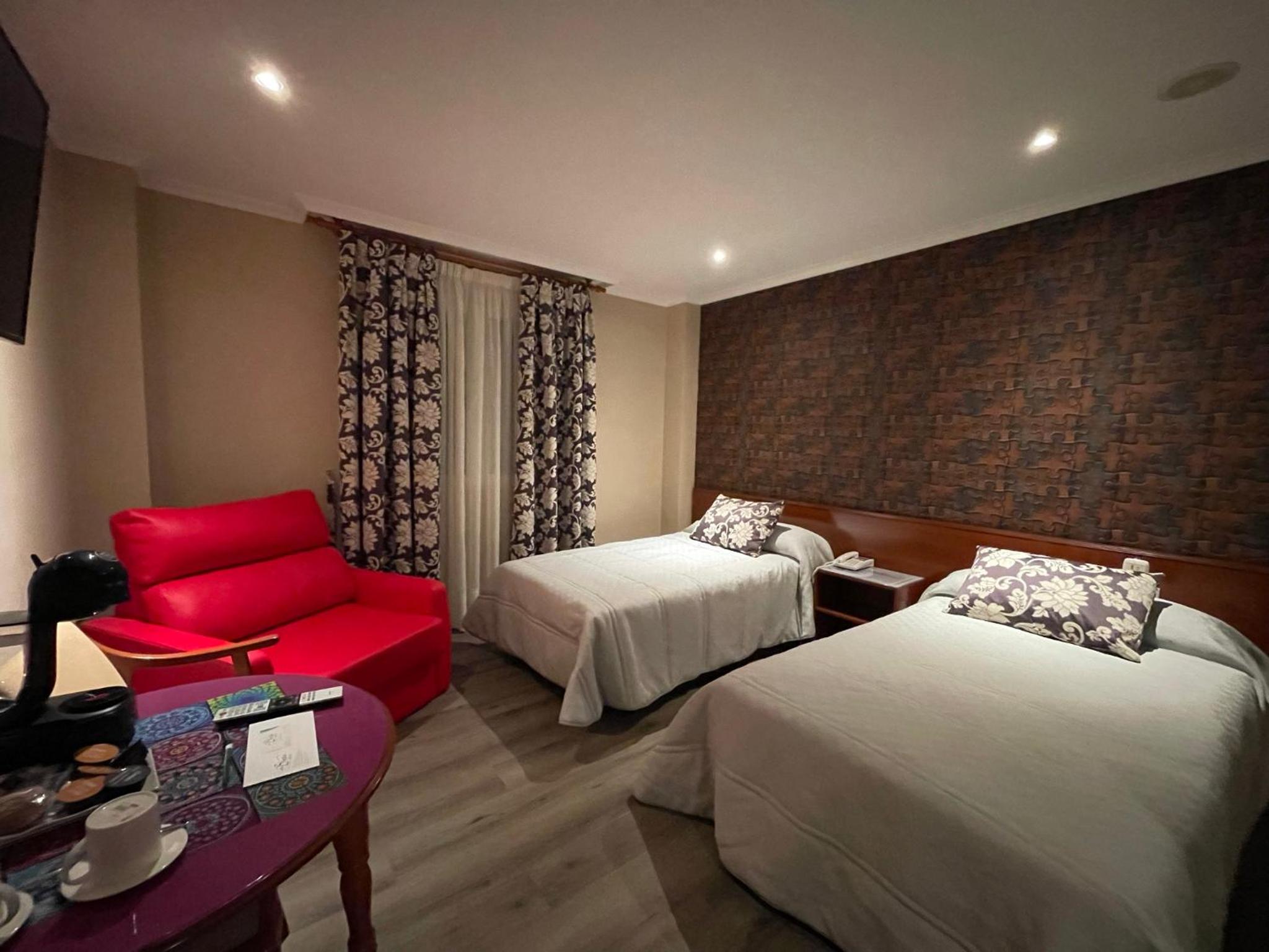 Twin Room - Photo 1