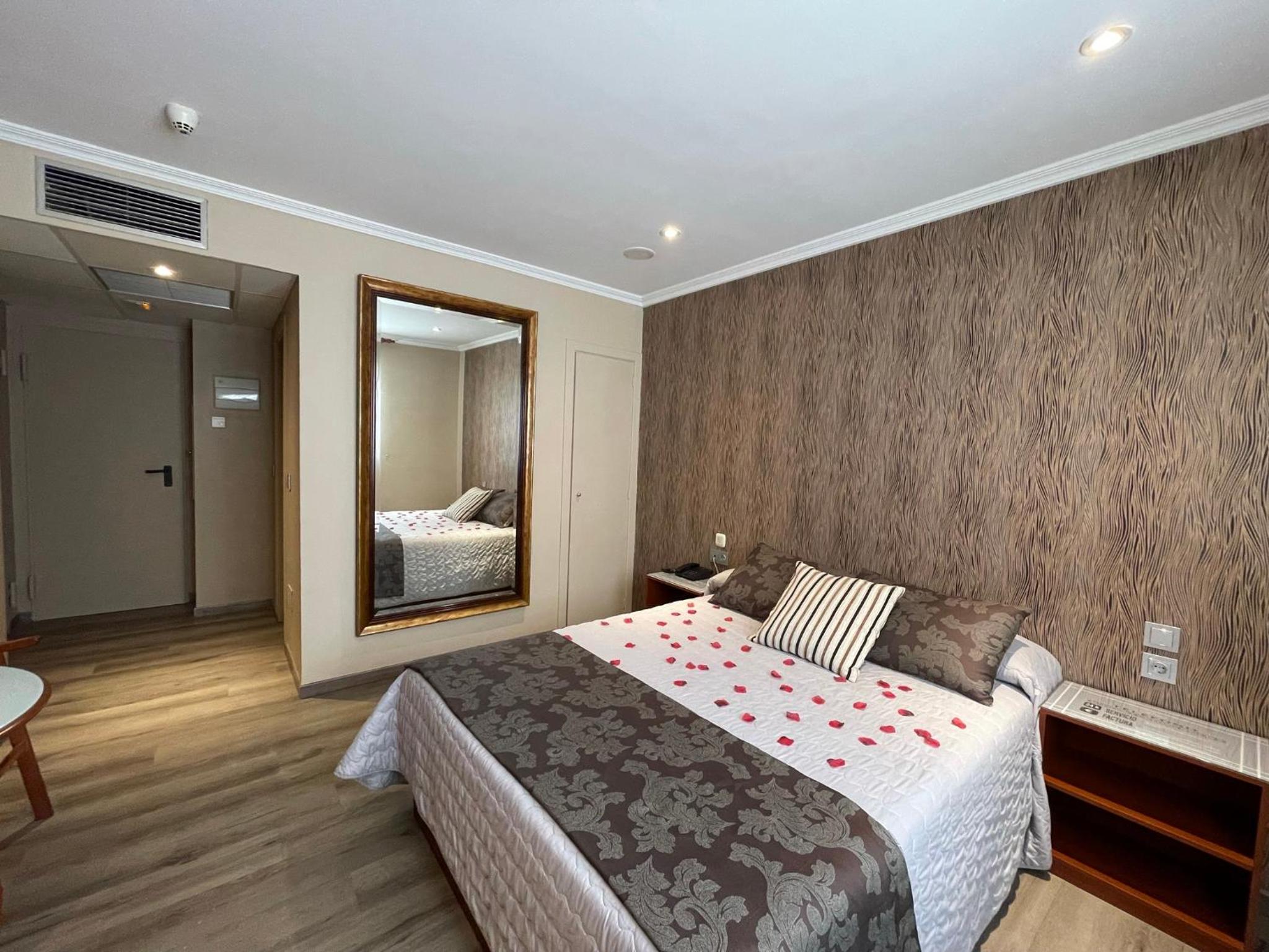 King Room with Spa Bath - Photo 1
