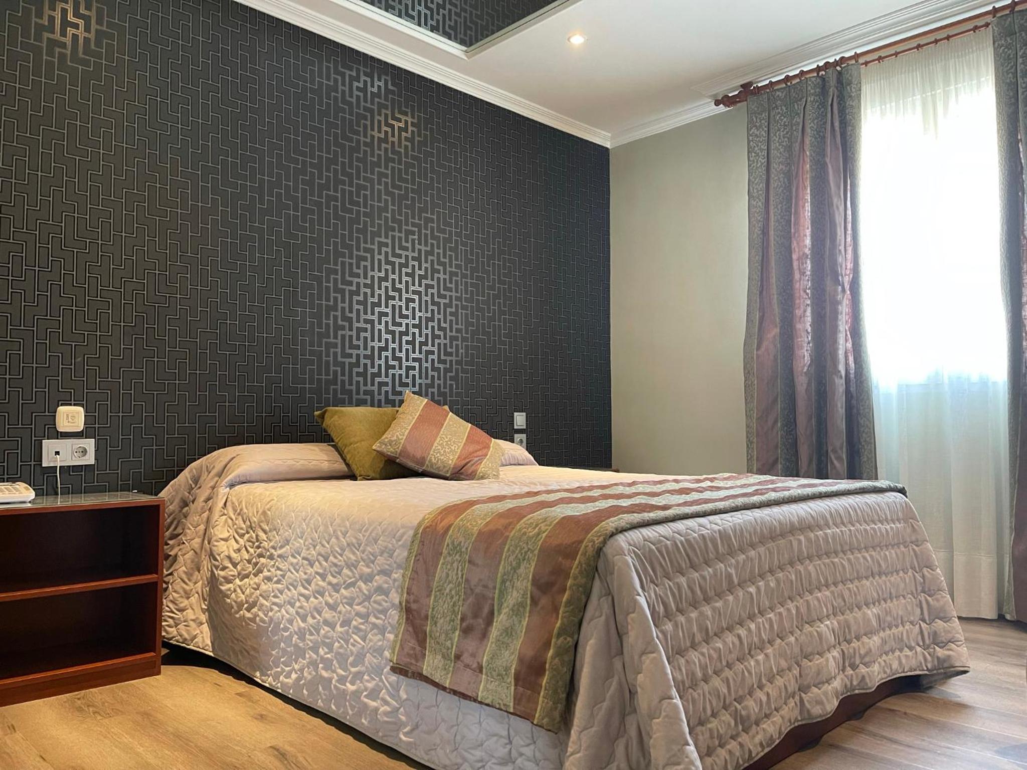 King Room with Spa Bath - Photo 9