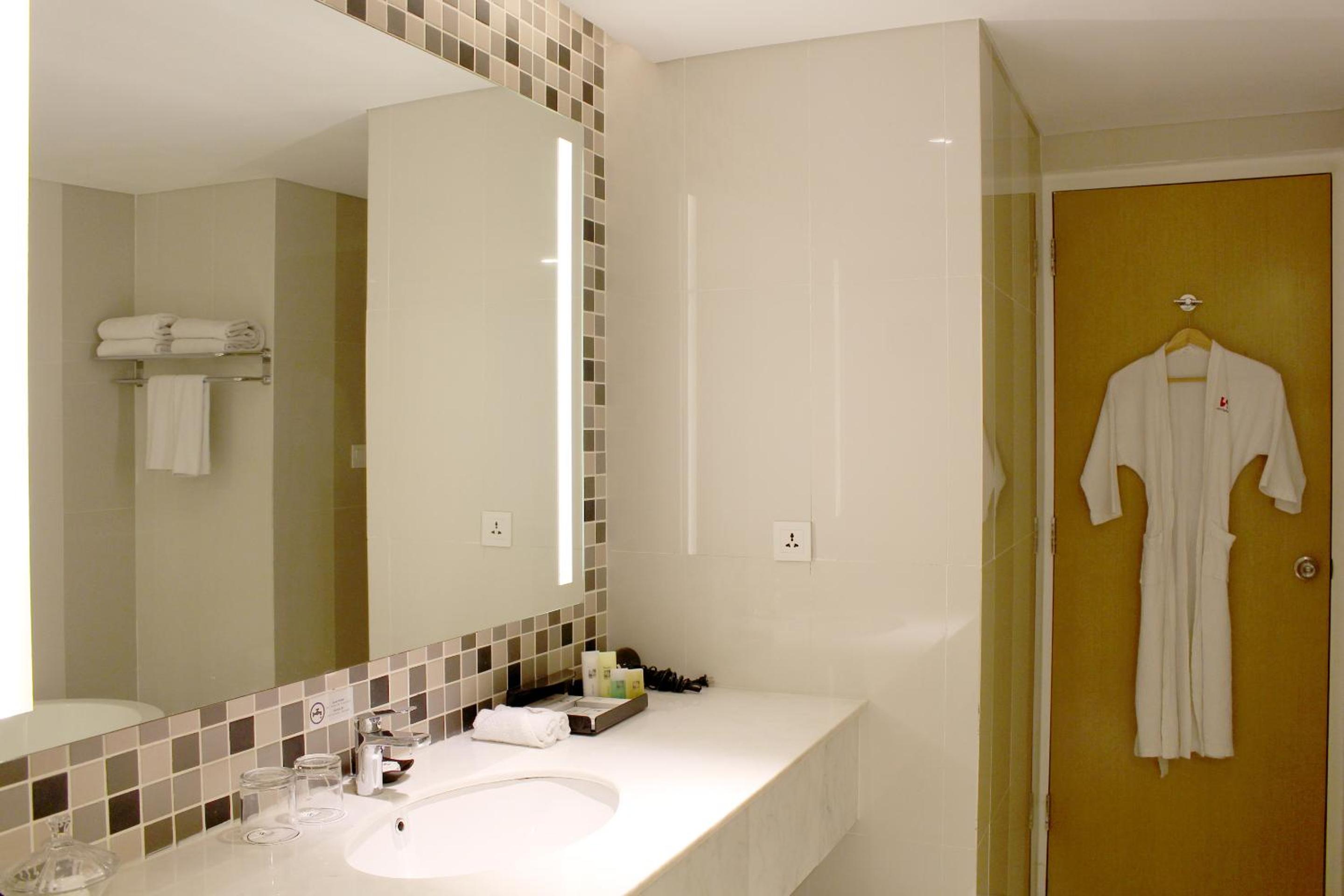 Business Suite - Photo 4
