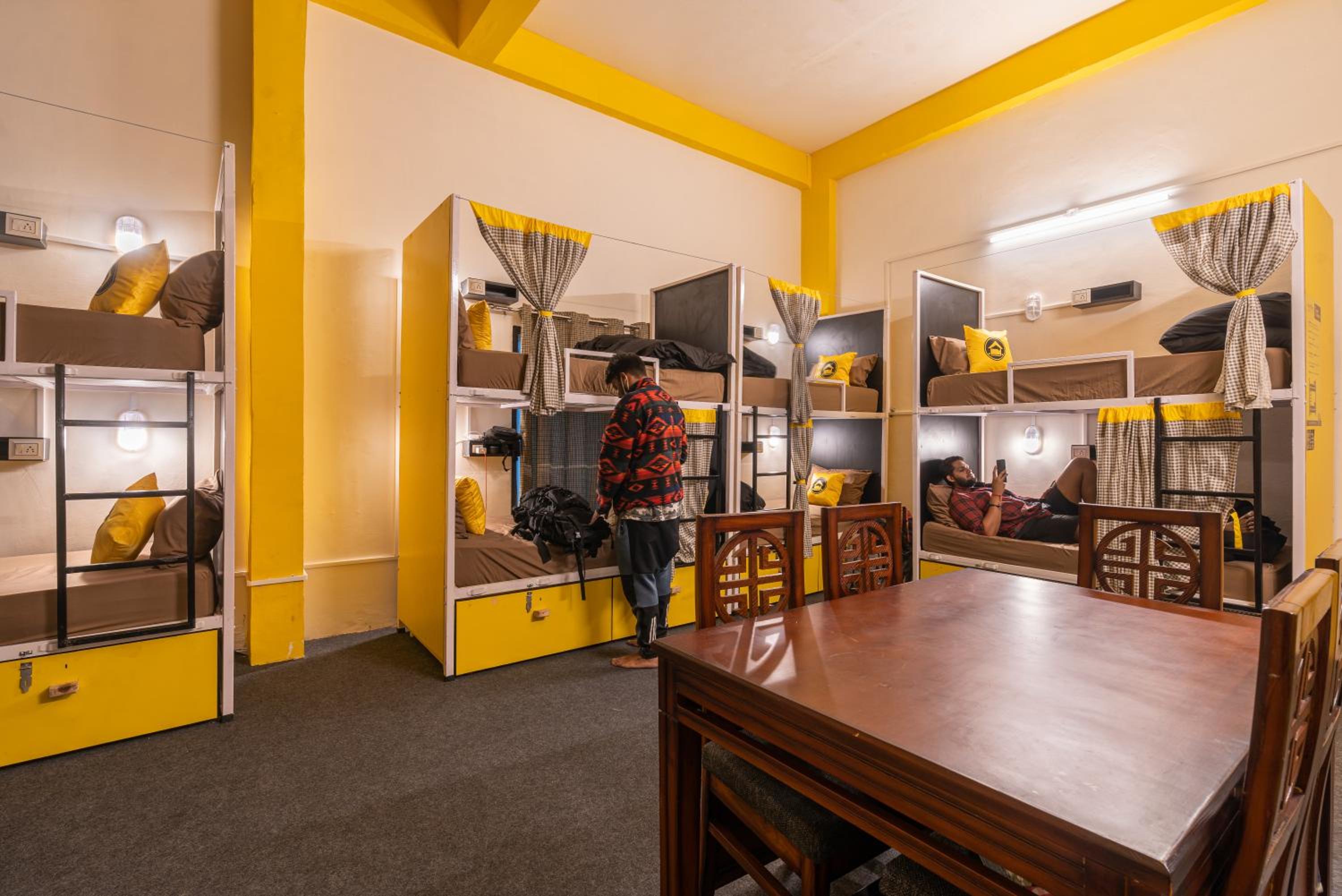 Bed in 10-Bed Mixed Dormitory Room with Garden View photo 1