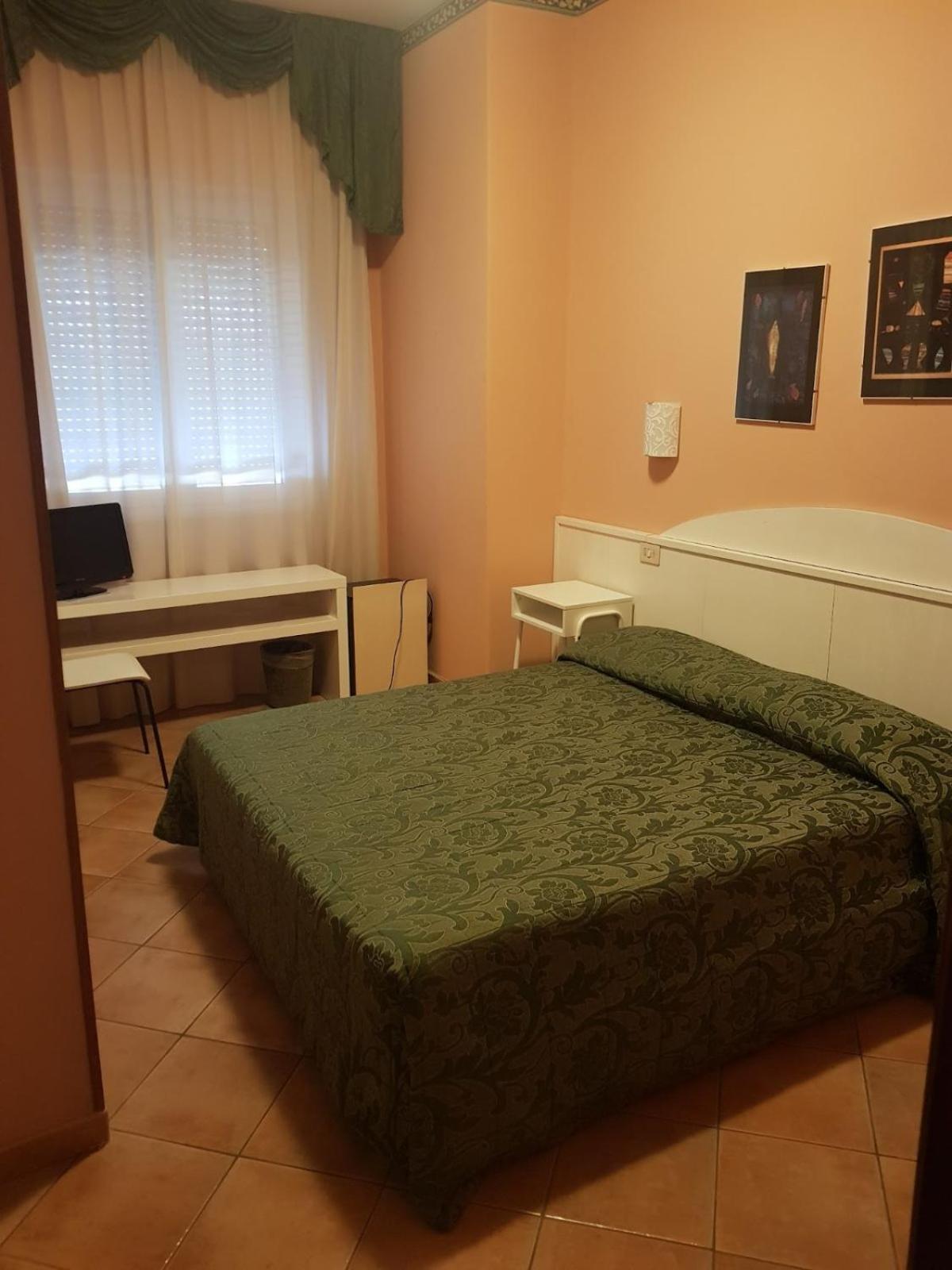 Standard Double or Twin Room photo 1