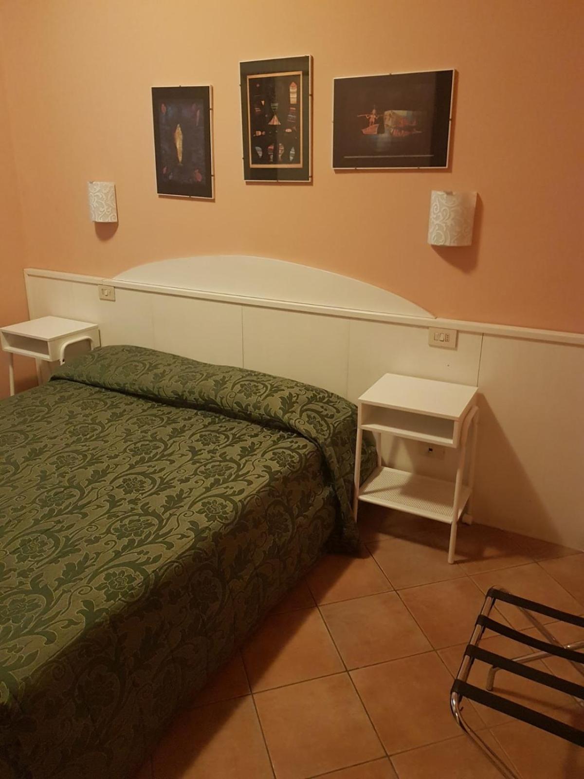 Standard Double or Twin Room photo 3