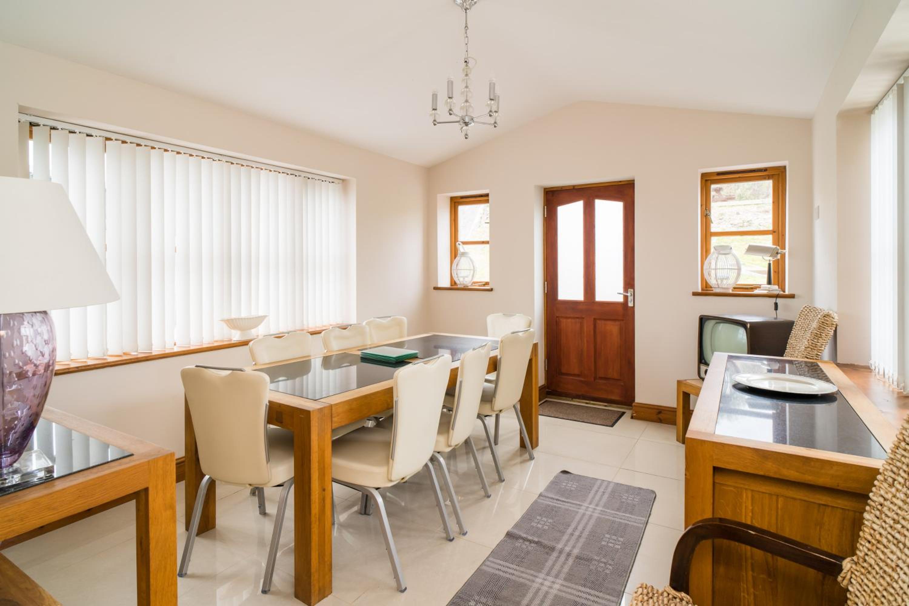 Three-Bedroom House - Photo 5