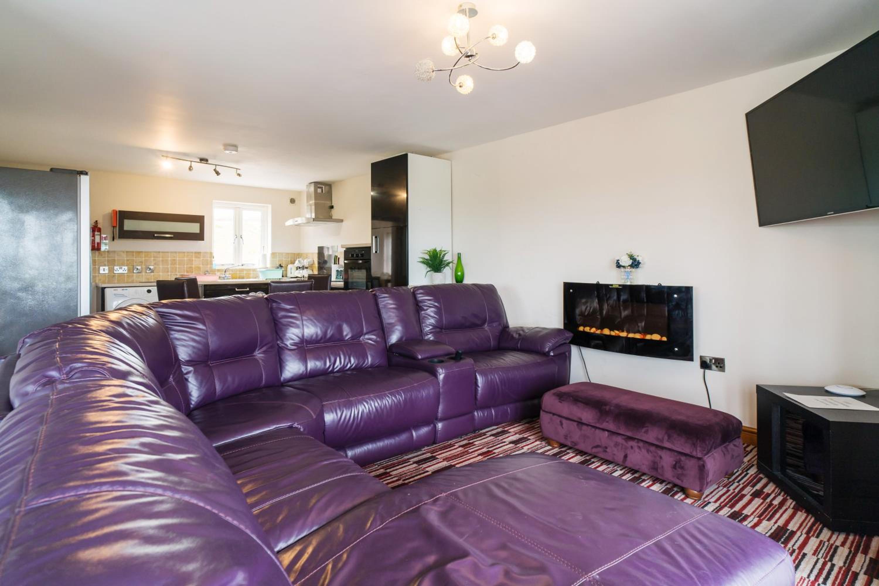 Three-Bedroom House - Photo 9