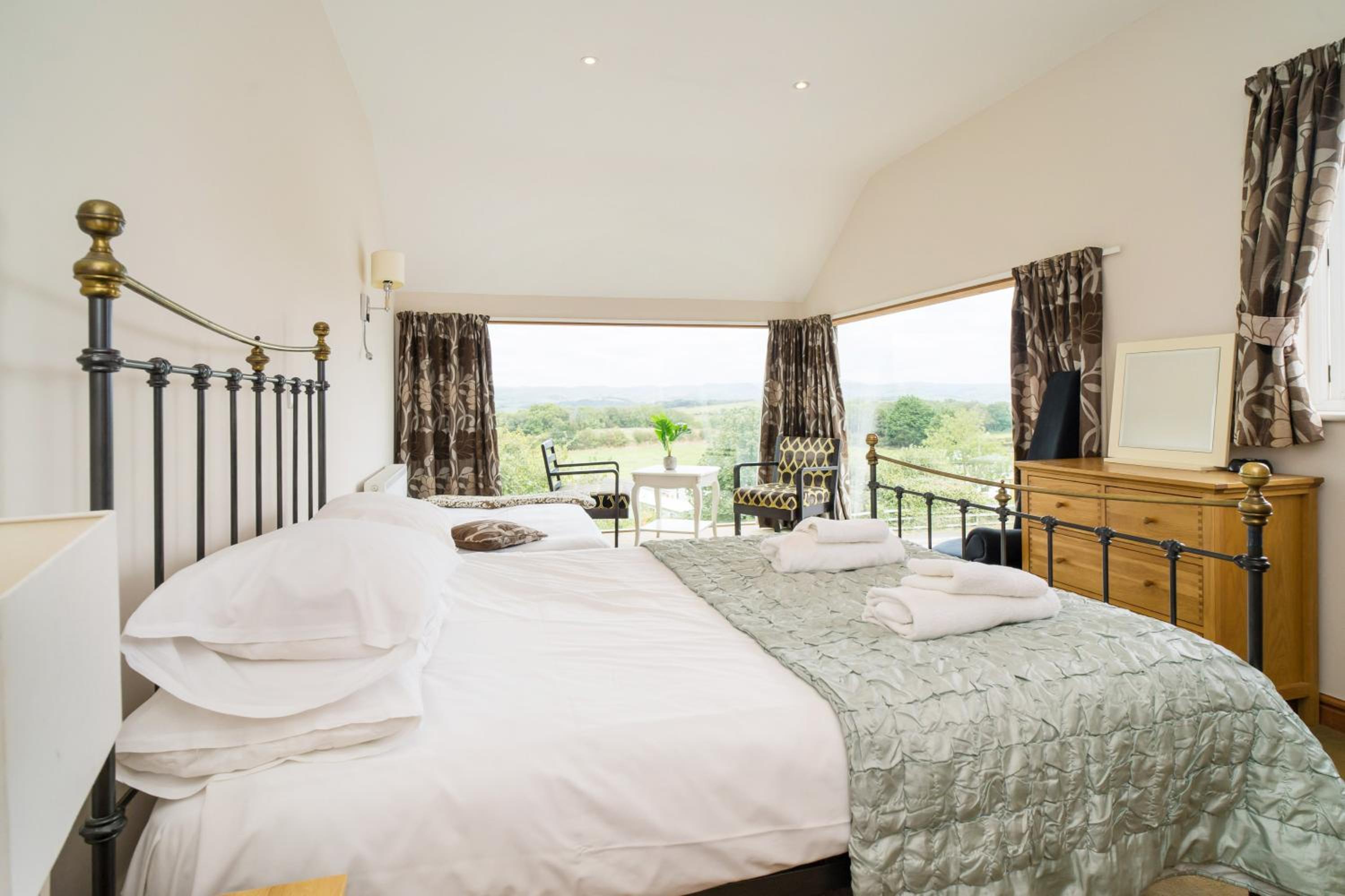 Three-Bedroom House - Photo 17