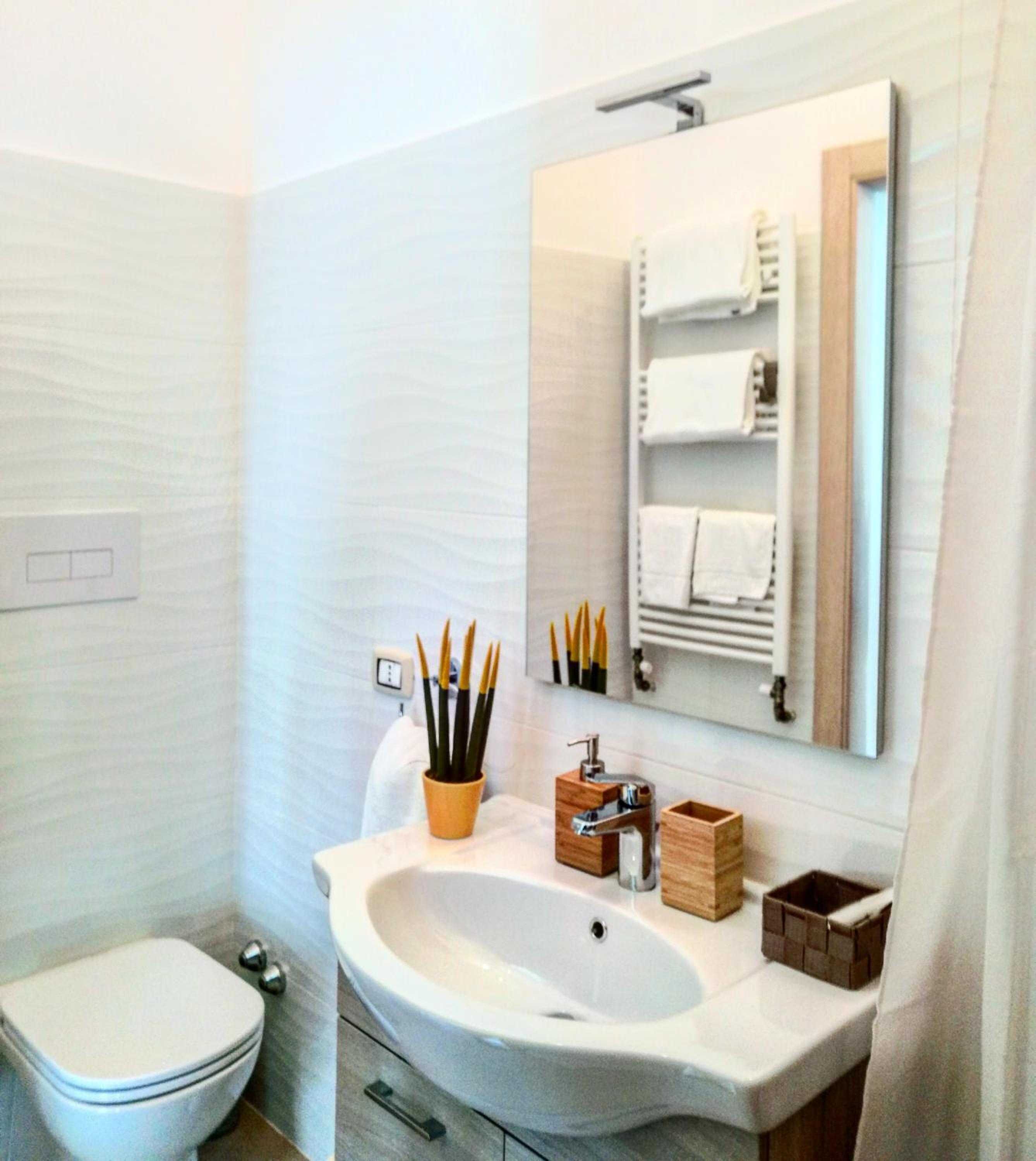 Double Room with Balcony - Photo 4
