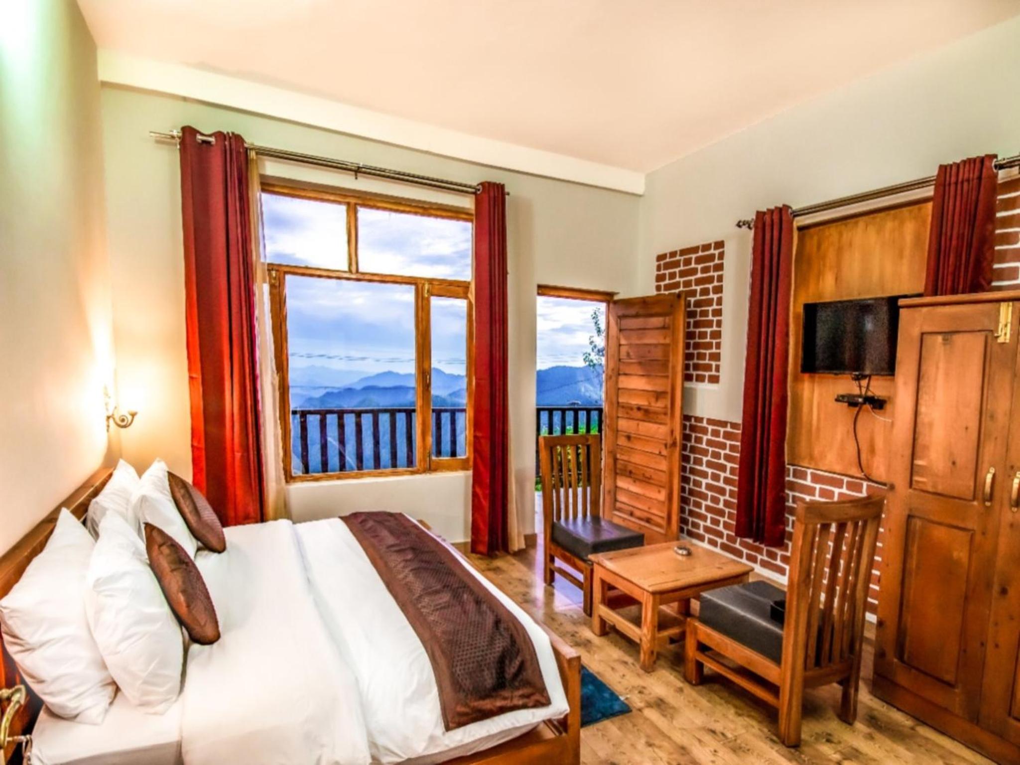 Deluxe Room With Balcony - Mountain View