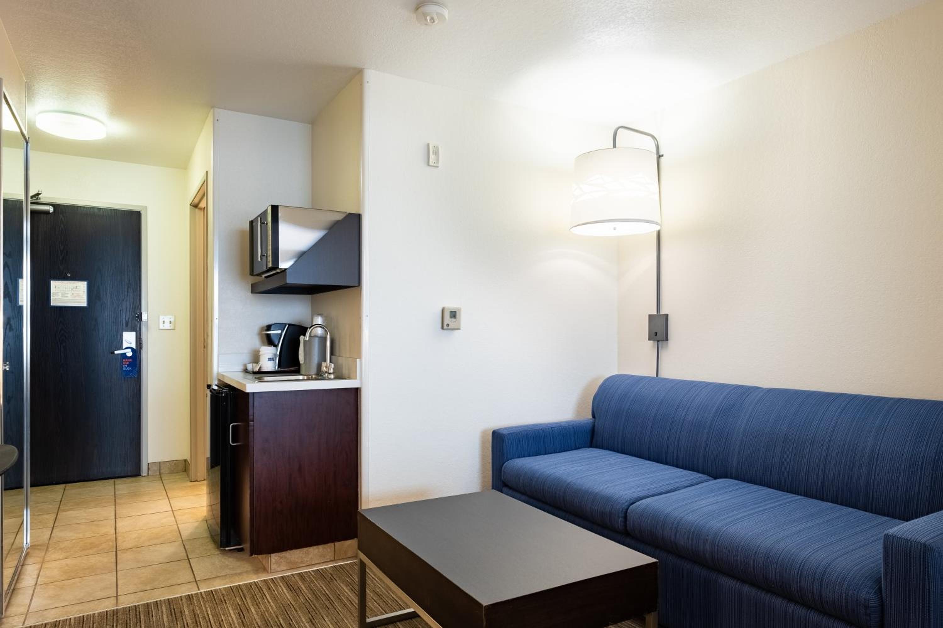 King Suite with Sofa Bed - Photo 5