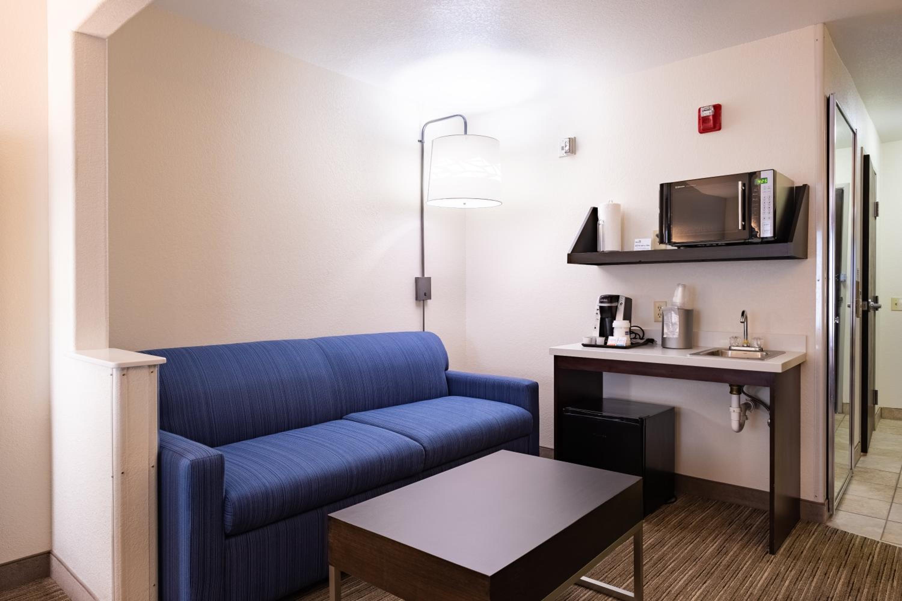 King Suite with Hearing Accessible Tub - Non-Smoking - Photo 5