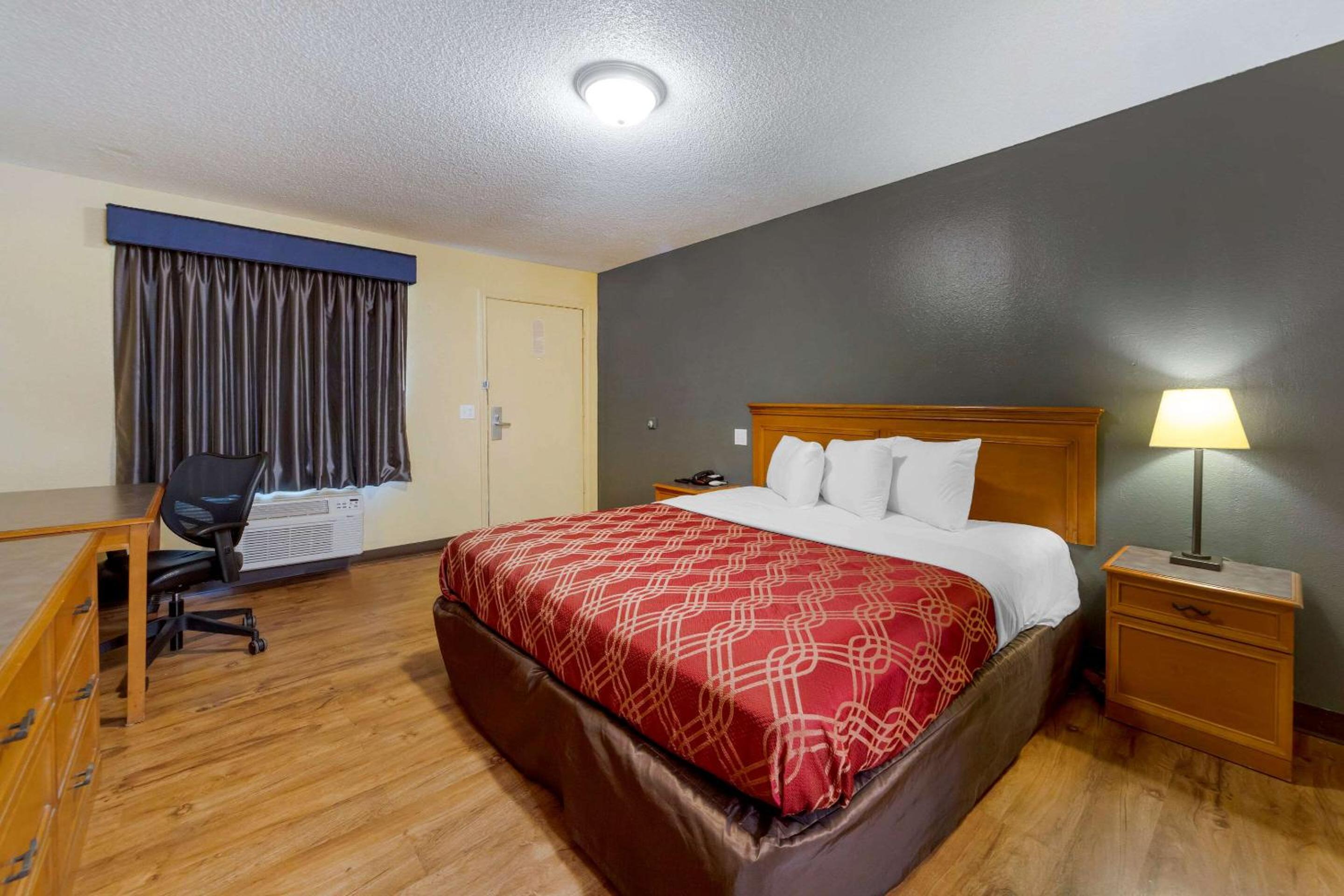 King Room - Non-Smoking - Photo 1