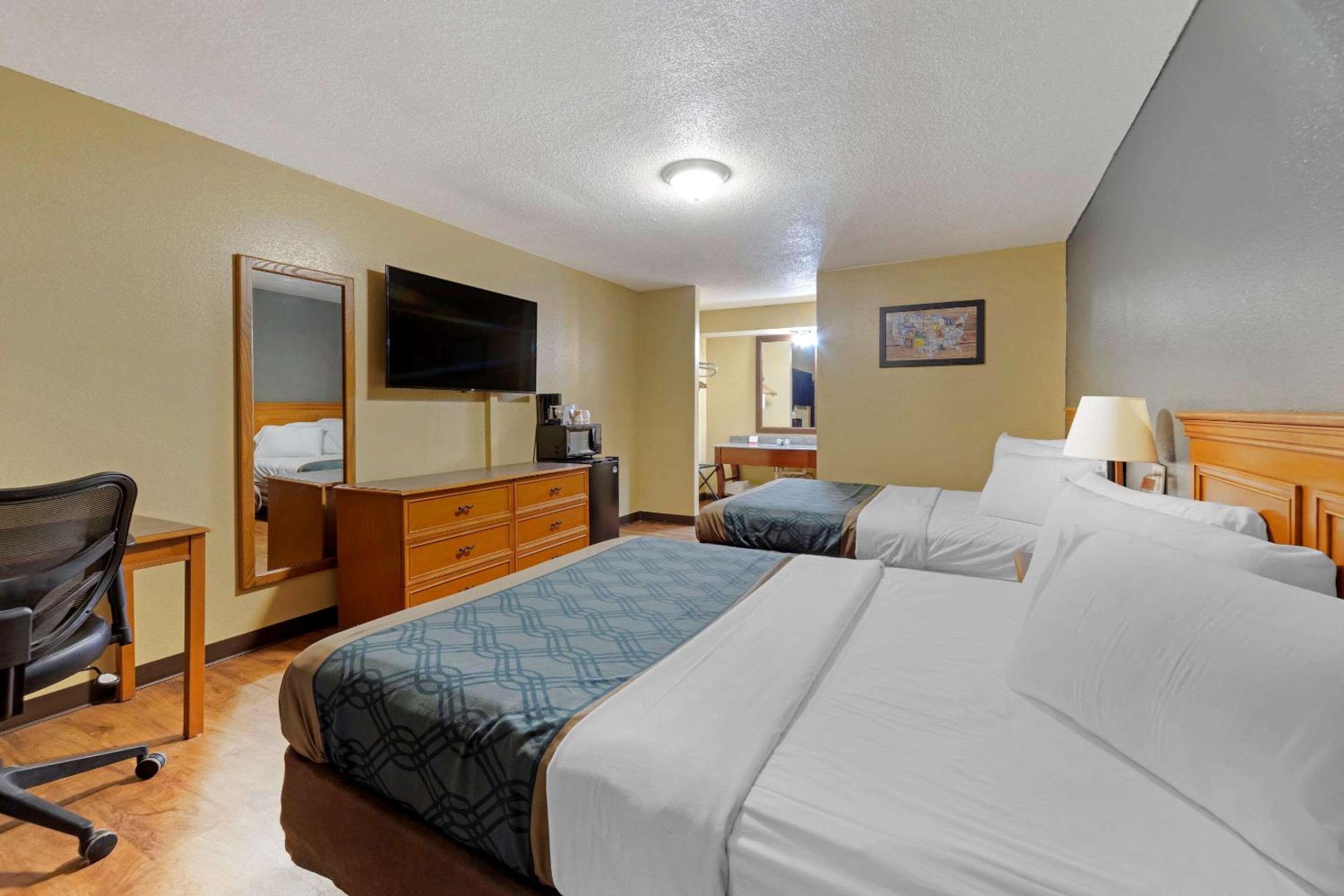 Queen Room with Two Queen Beds - Smoking - Photo 1
