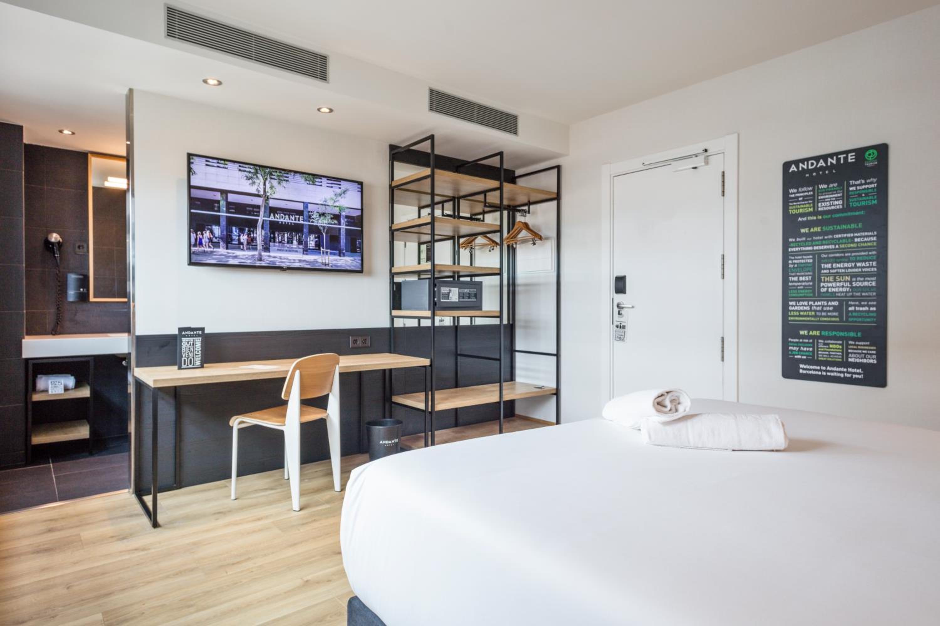 Double Room thumbnail 5