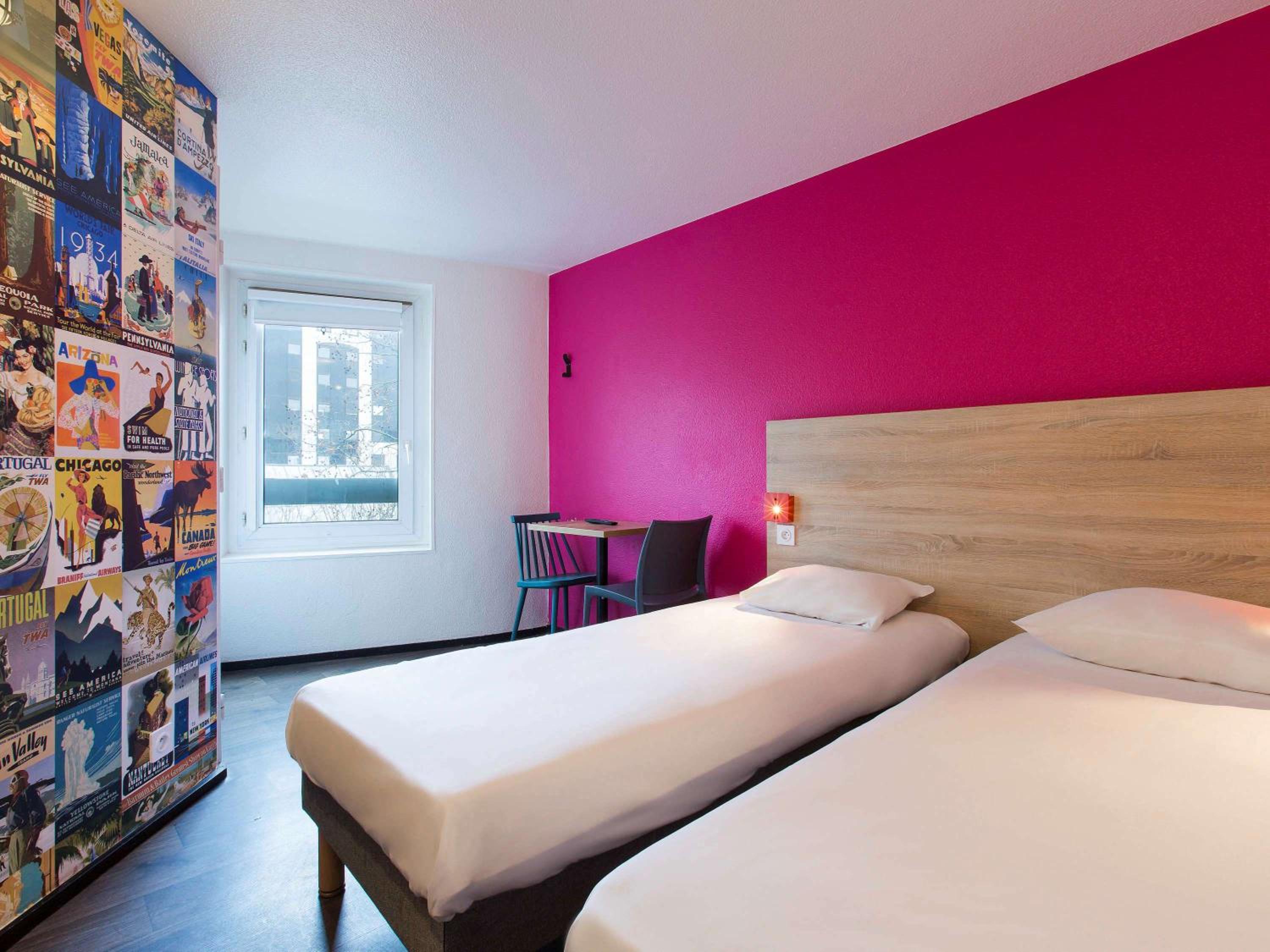 Cabrio Twin Room with Bathroom