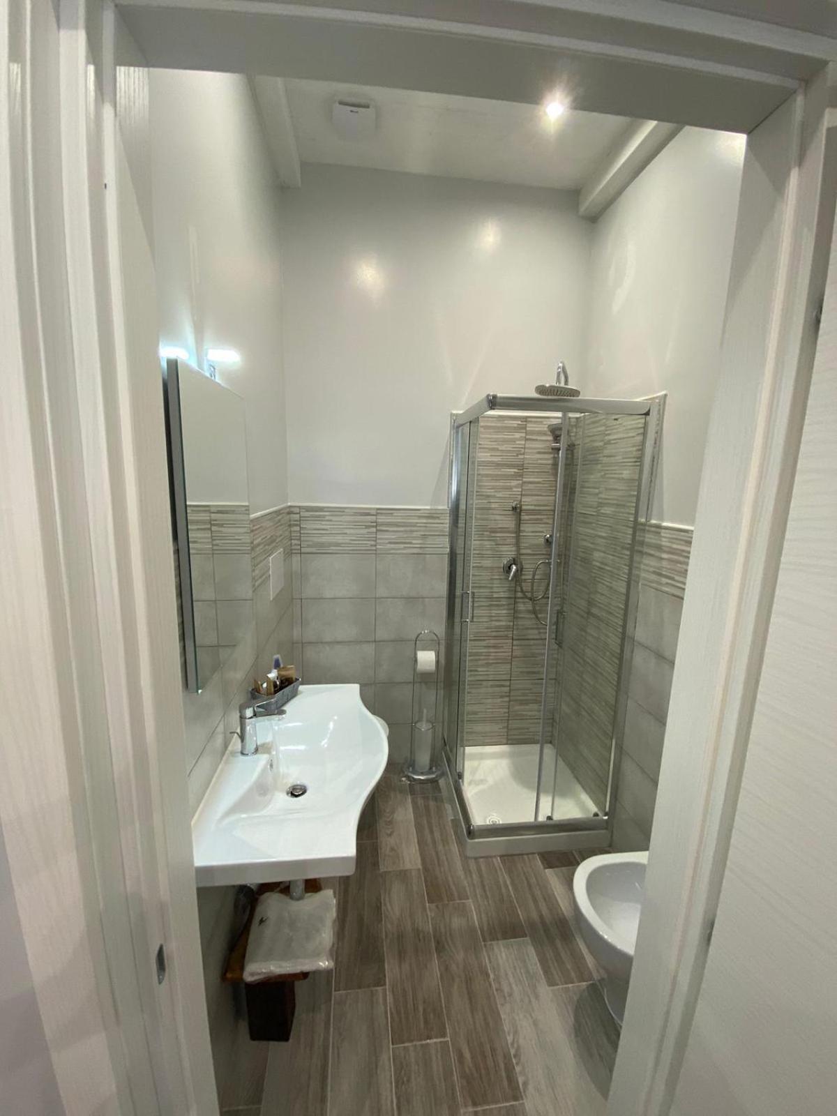 Double or Twin Room with Private Bathroom photo 2