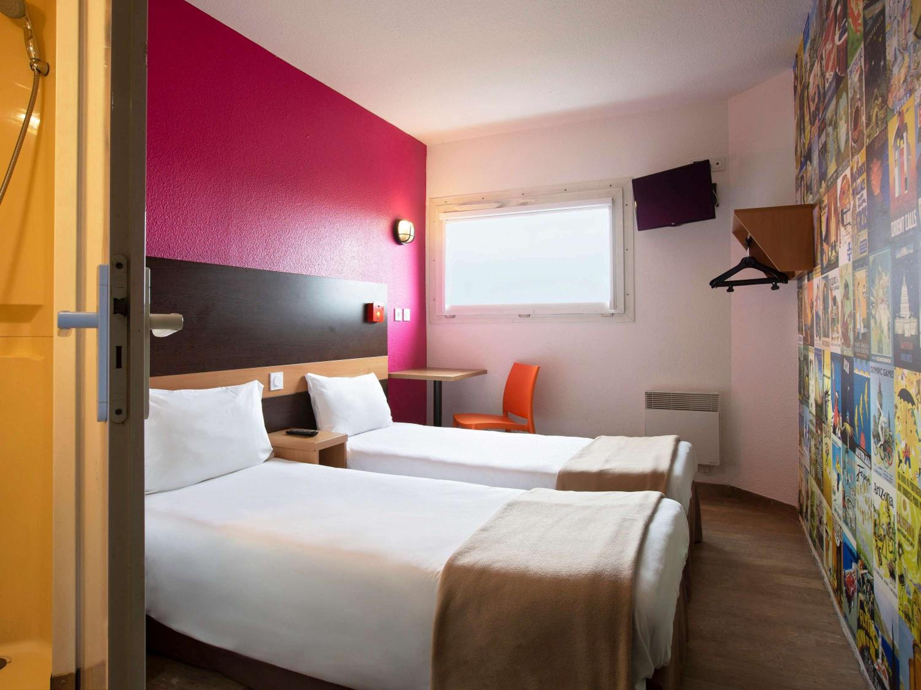 Cabrio Twin Room with En-suite Bathroom