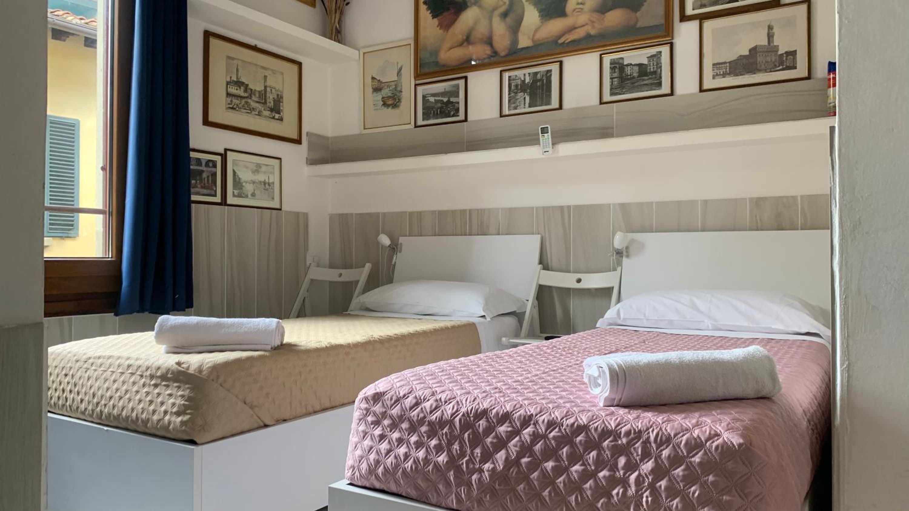 Double Room with Private Bathroom photo 3