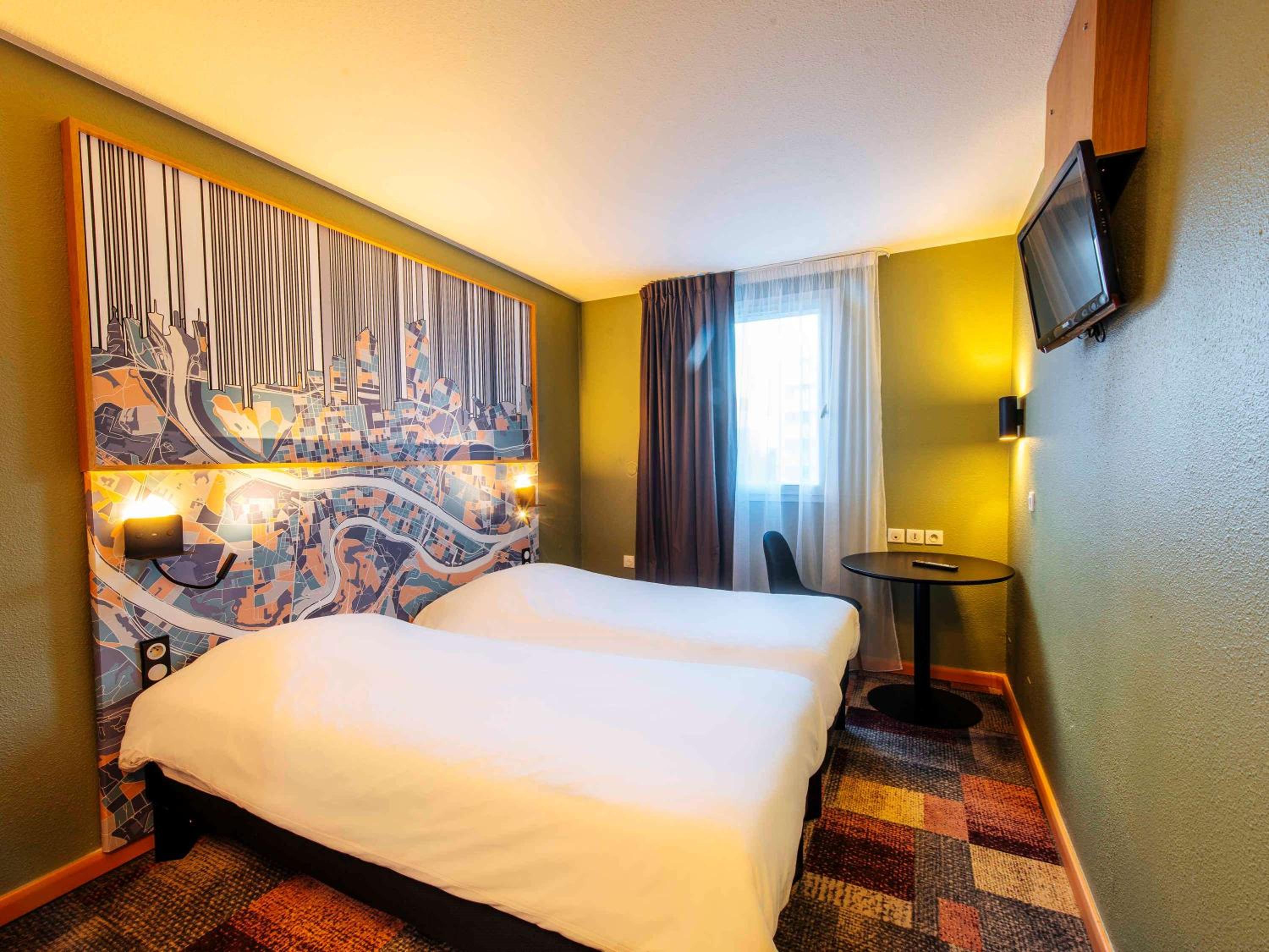 Standard Twin Room - Photo 5