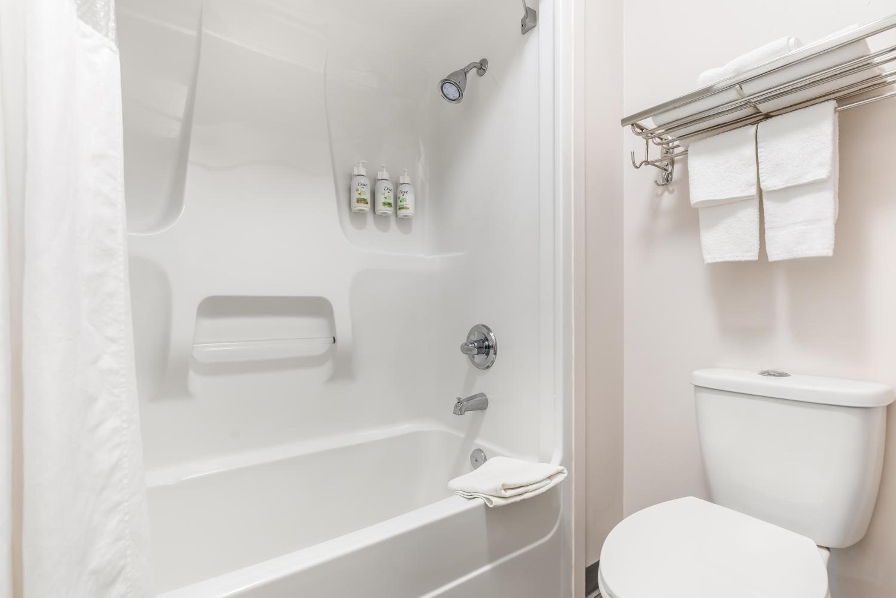 Efficiency Studio Queen Suite with Two Queen Beds - Non-Smoking photo 2