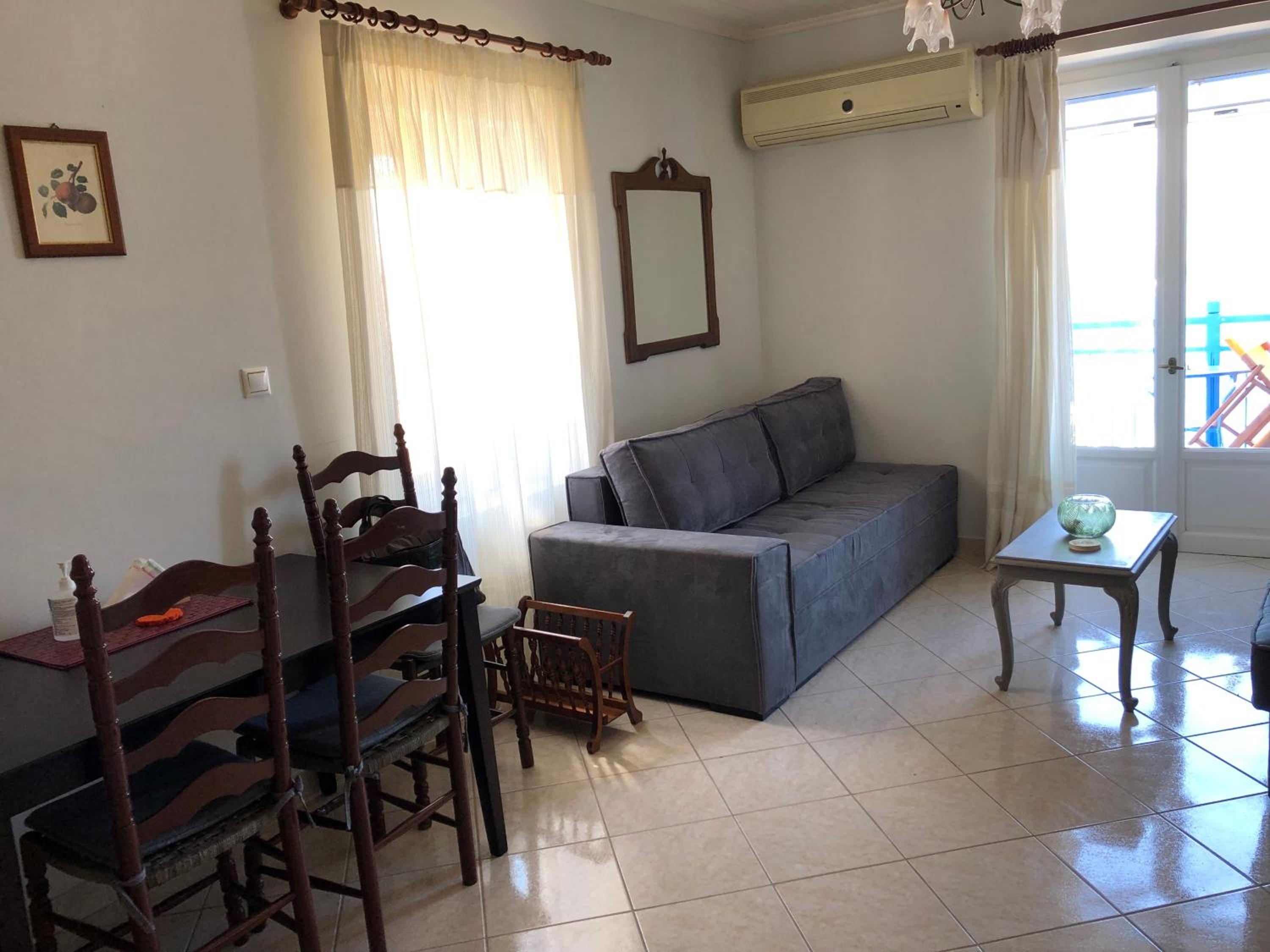 One-Bedroom Apartment - Photo 1