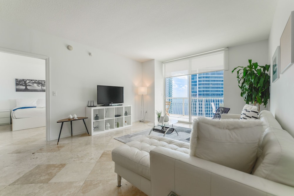 Apartment photo 2
