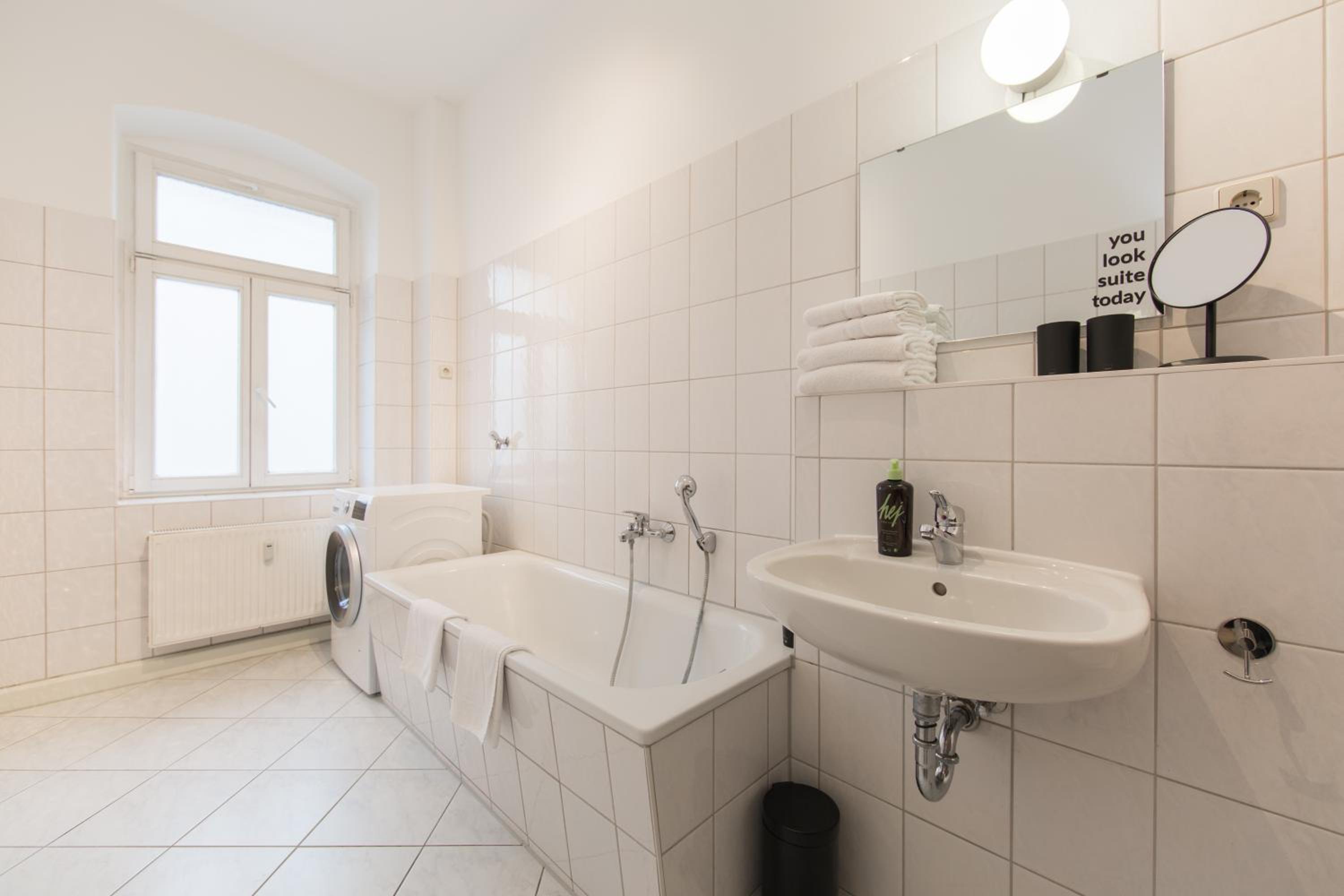 Two-Bedroom Suite with Balcony - Photo 17