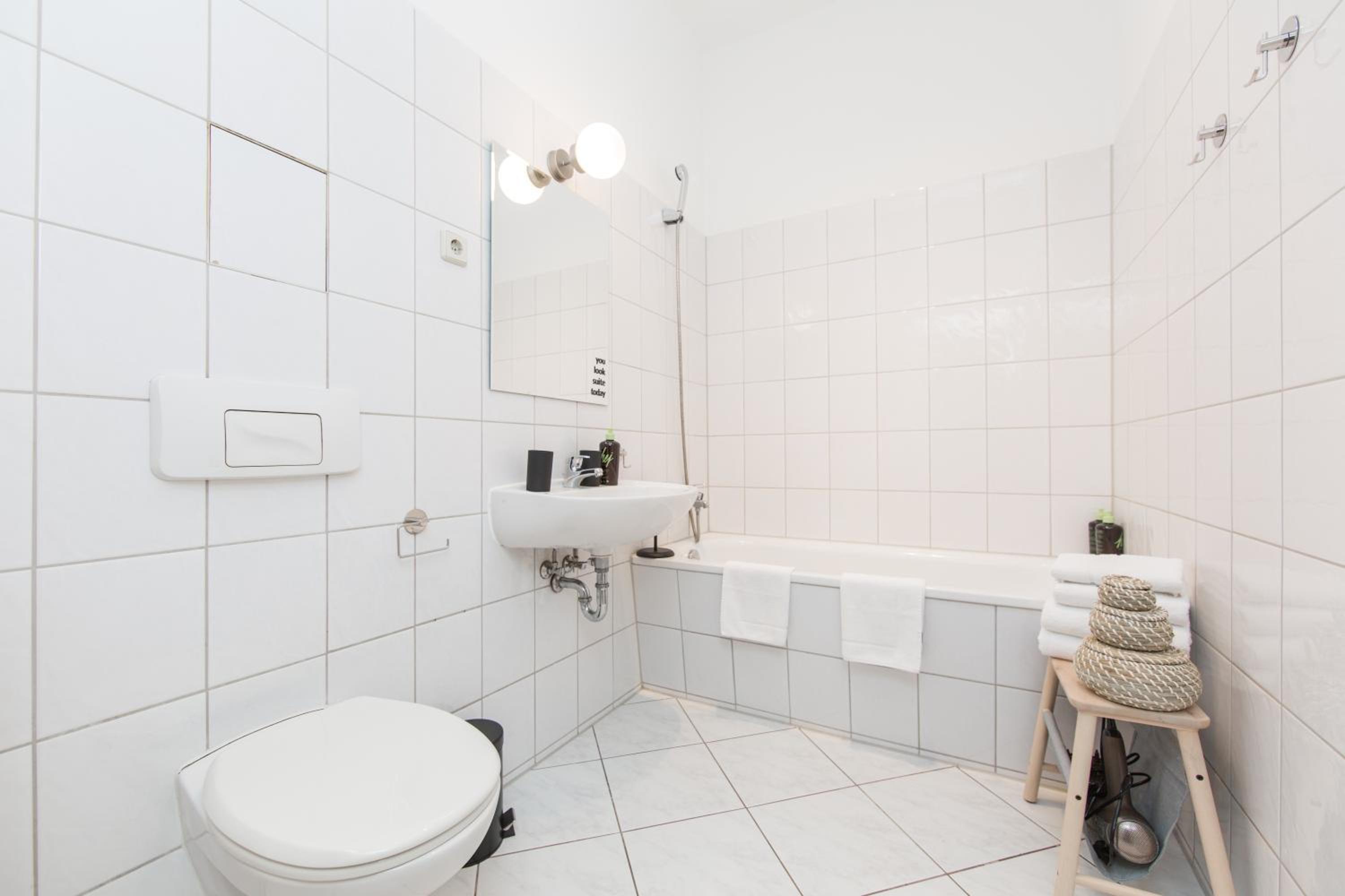 Suite - Photo 9
